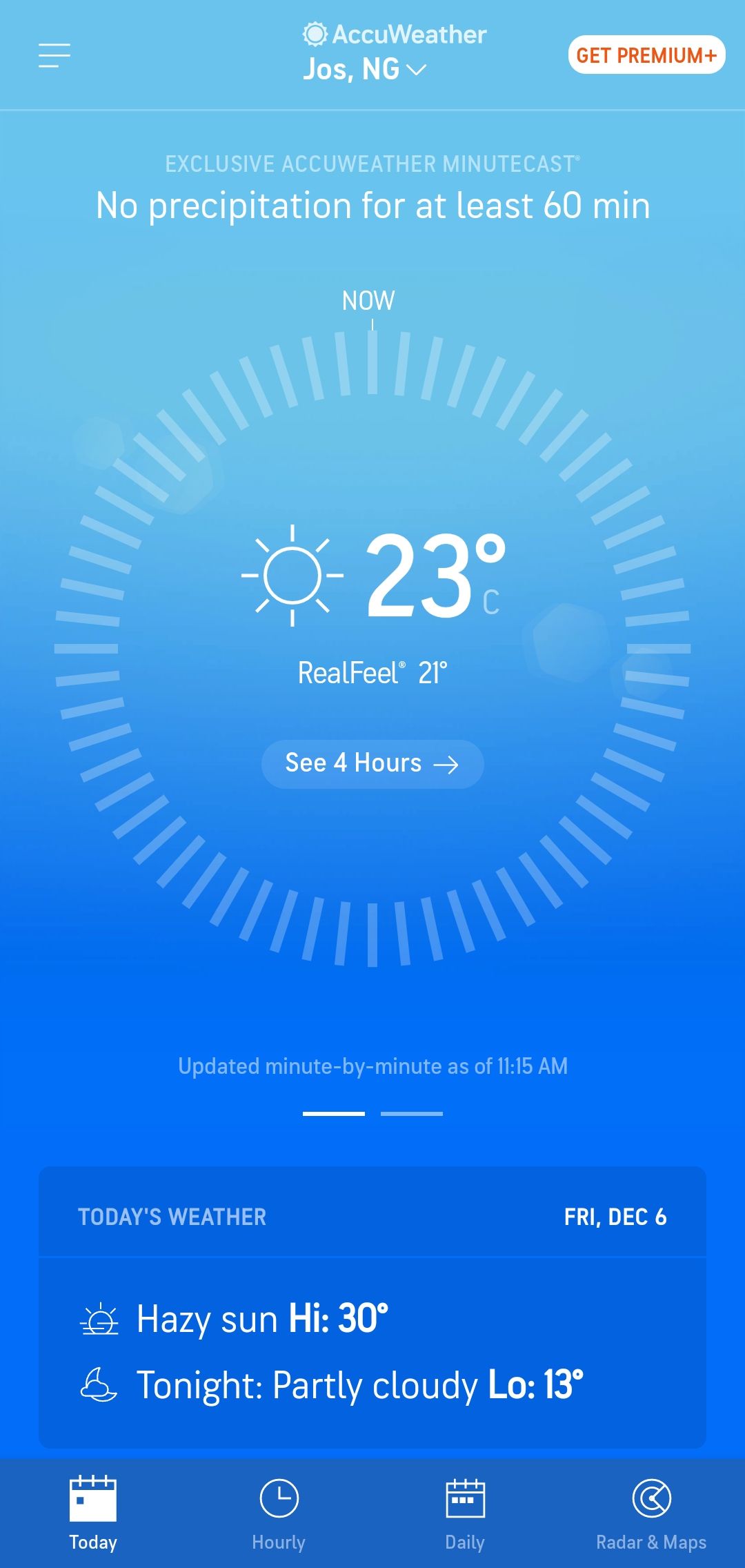 صفحه اصلی AccuWeather دمای RealFeel را نشان می دهد.