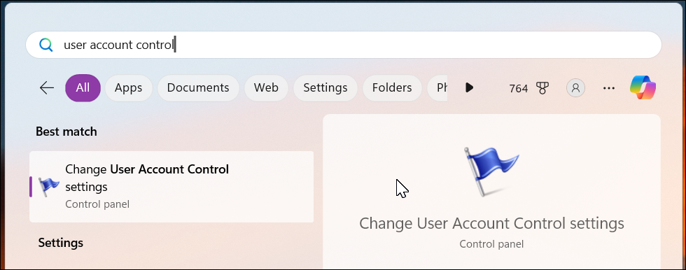 Windows 11 Desktop با جستجوی منوی Start که کنترل حساب کاربری را نشان می دهد