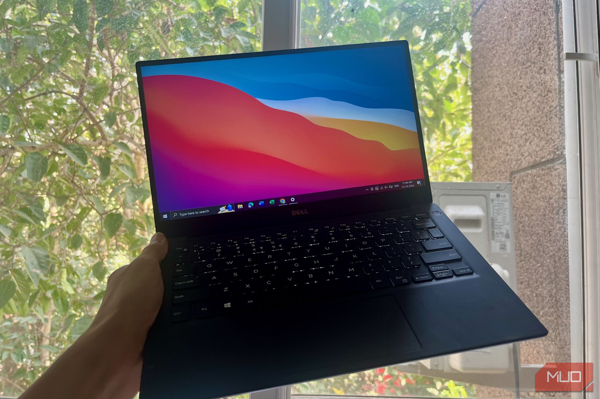 یک Dell XPS 13 با ویندوز 10