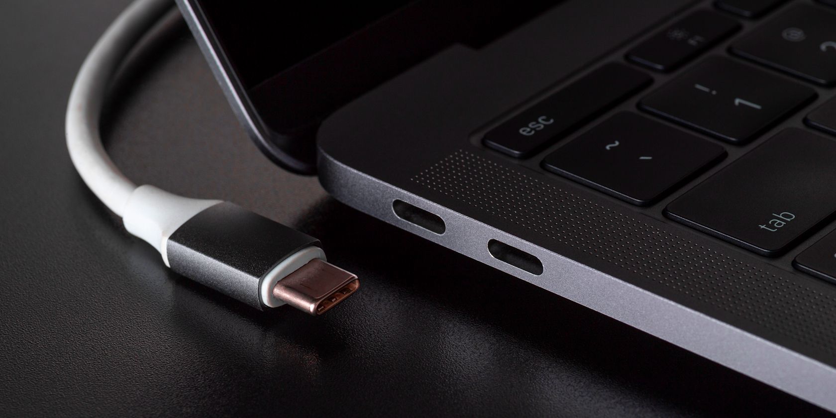 درگاه اتصال لپ تاپ USB C با کابل USB C-1