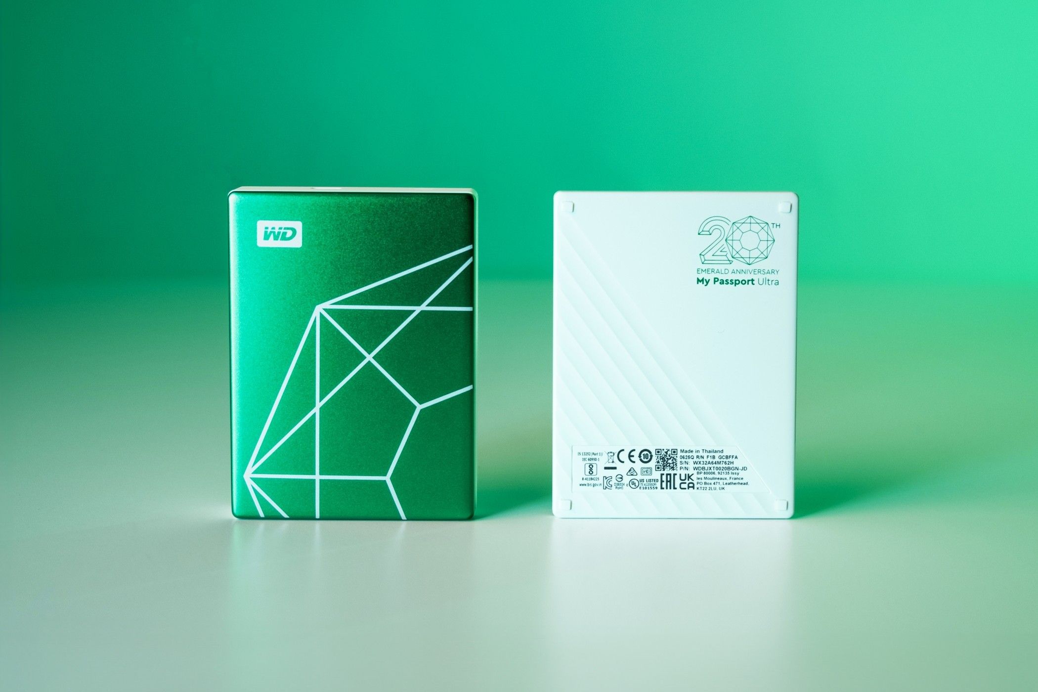 WD My Passport Ultra، نسخه بیستمین سالگرد زمرد