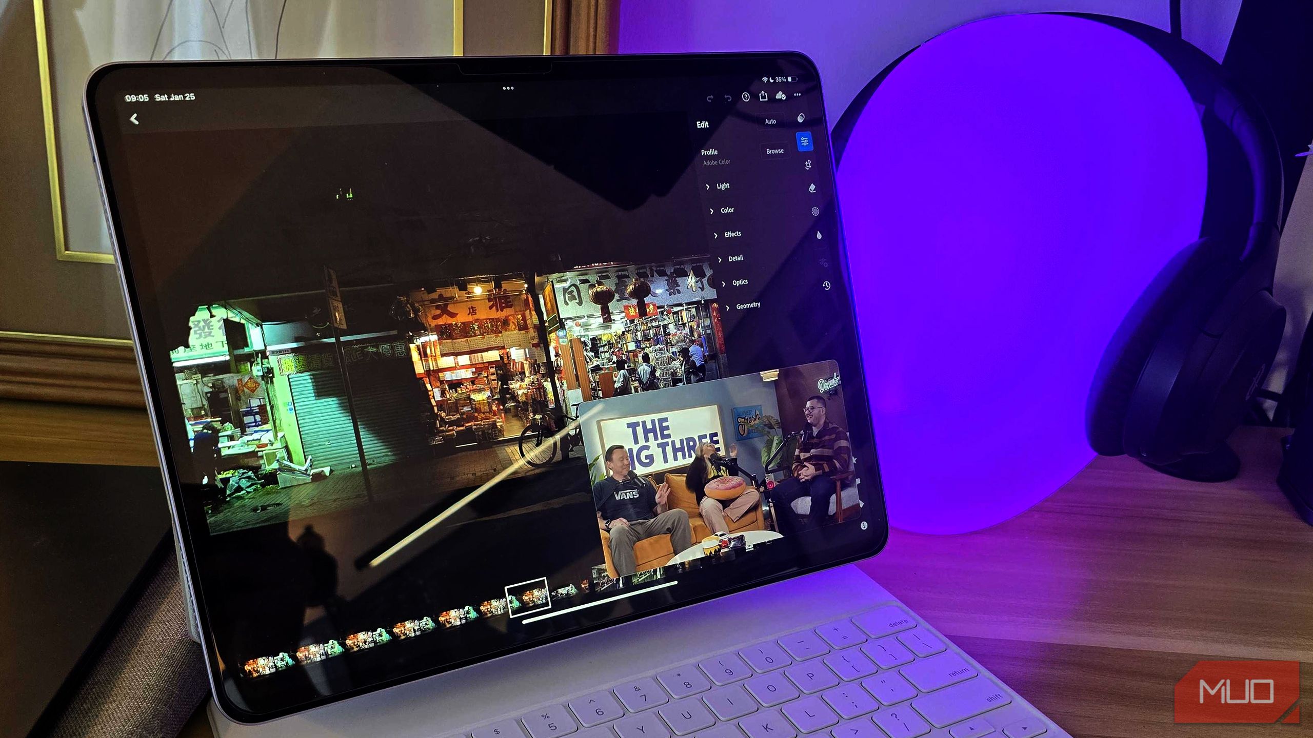 تماشای پادکست در یوتیوب هنگام ویرایش عکسی در Lightroom