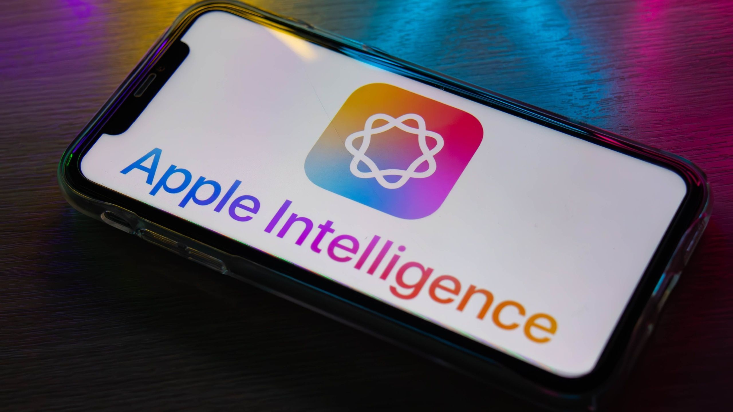 آرم و متن اطلاعات اپل بر روی آیفون