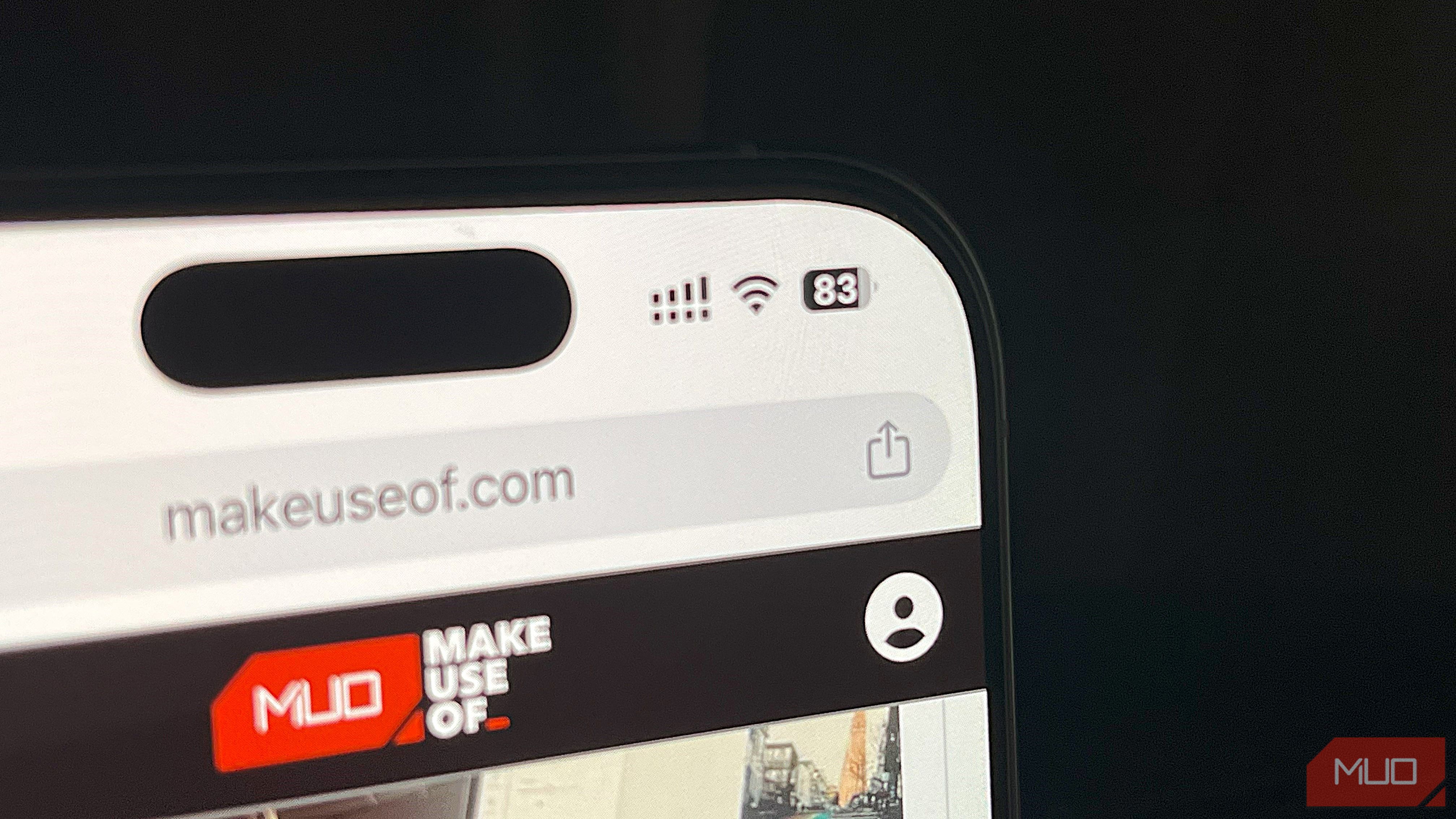 آیفون 16 Pro Chrome با درصد باتری قابل مشاهده است