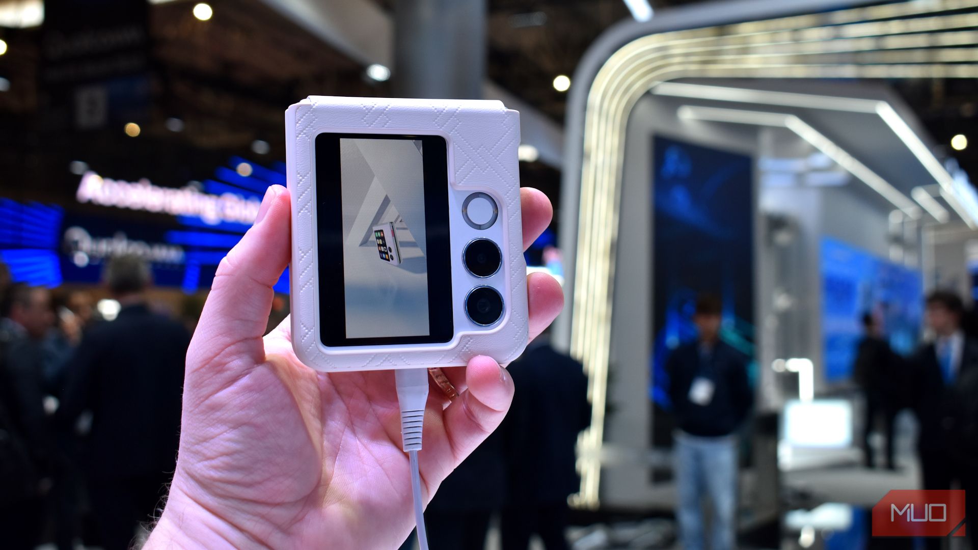 Nubia Flip 2 پانل جلوی بسته در MWC 2025