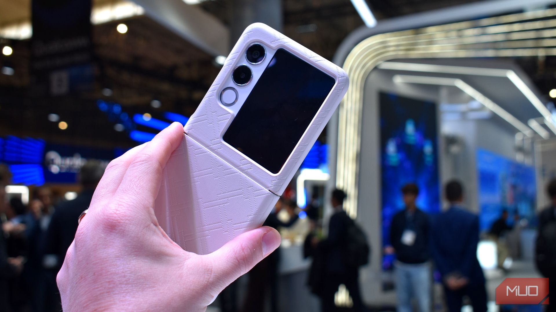 Nubia Flip 2 پانل عقب باز بسته MWC 2025