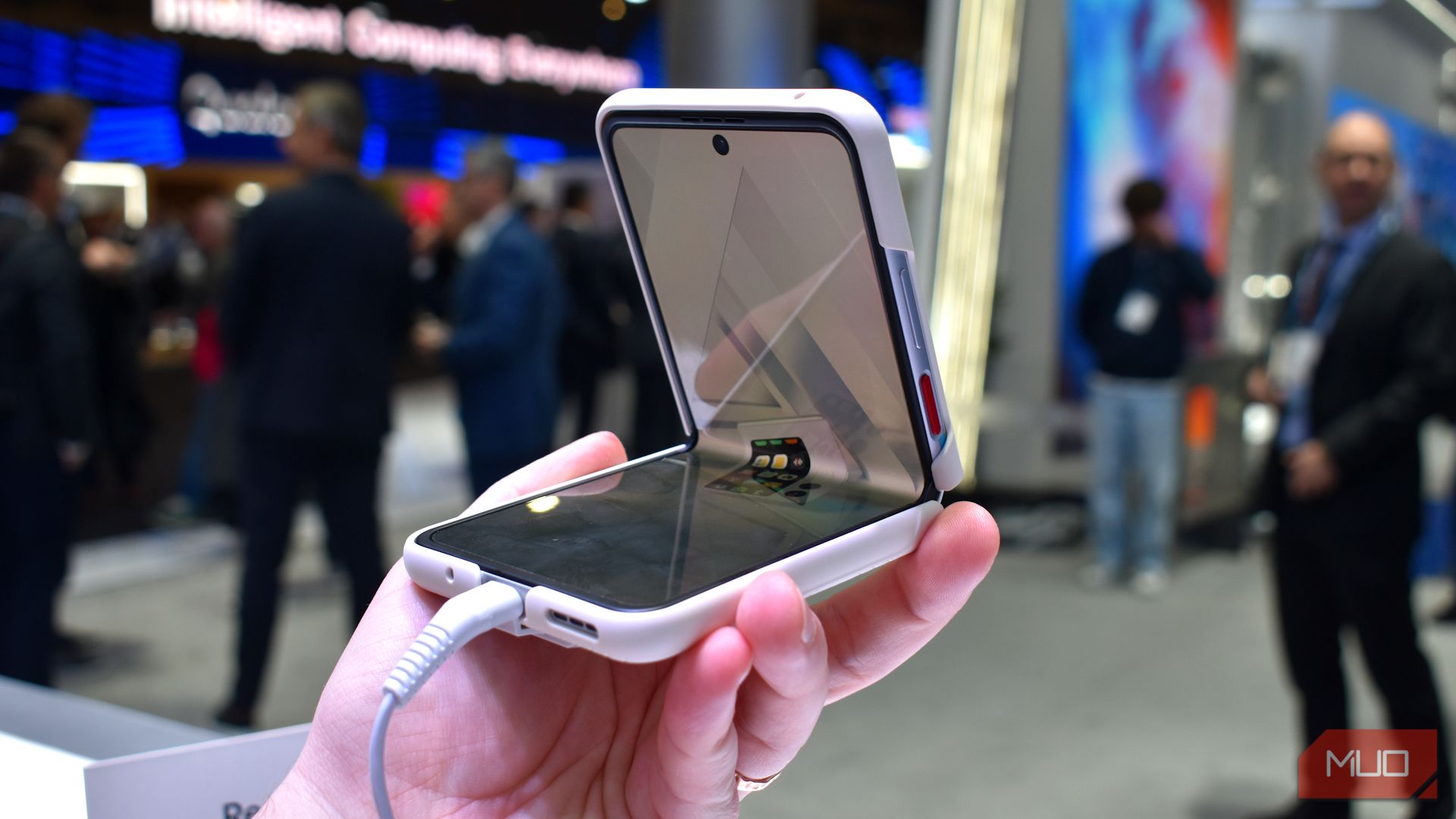 Nubia flip 2 نیمه باز با برابر در MWC 2025