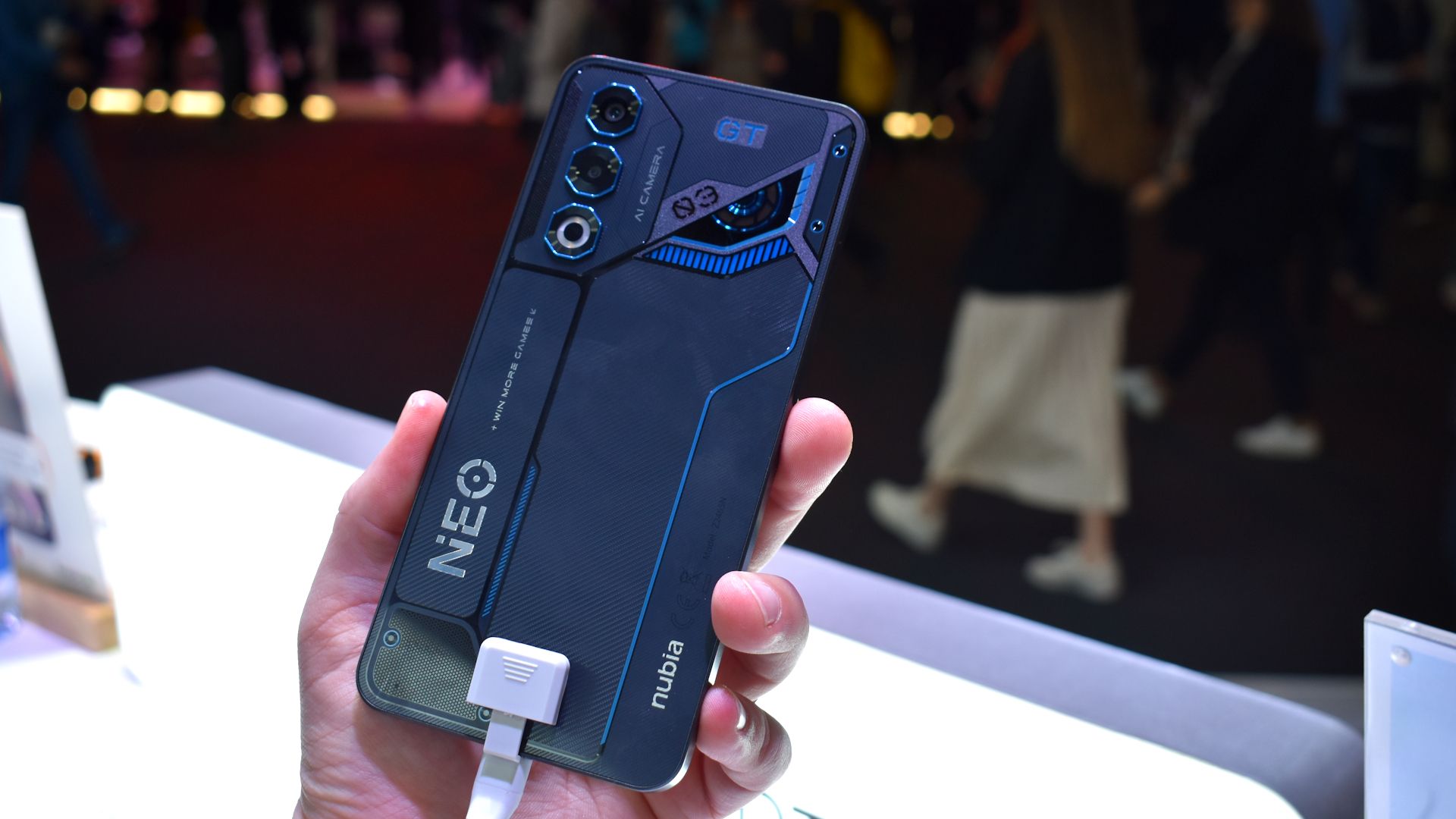 پانل عقب سیاه و آبی Nubia Neo 3 GT 5G در MWC 2025