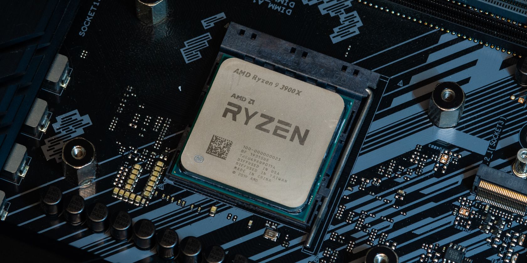 CPU Ryzen در مادربرد تمیز شده