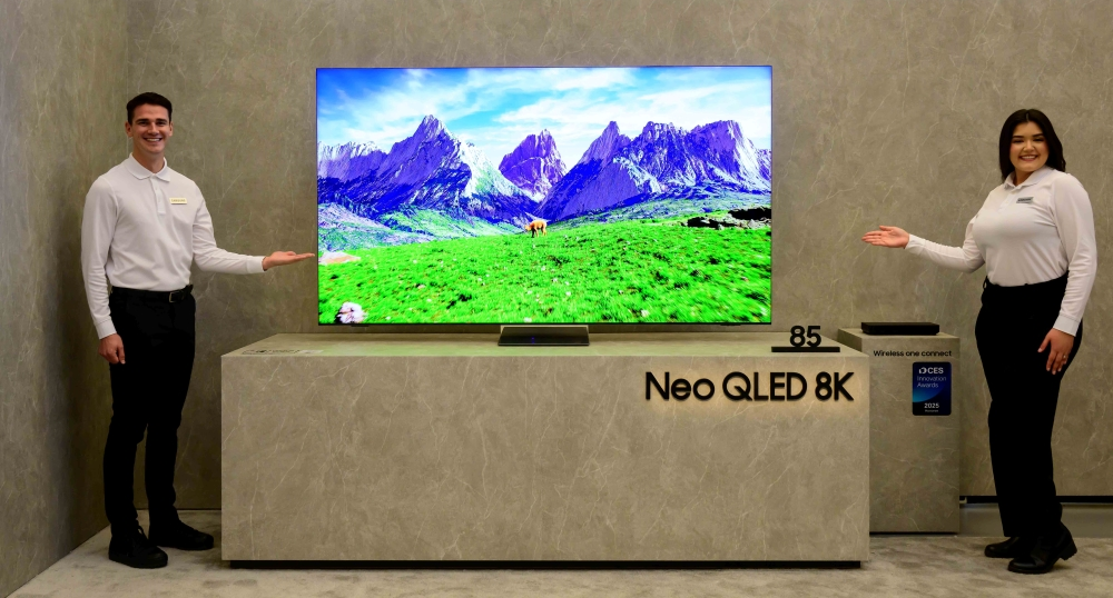 تلویزیون سامسونگ QN990F 8K در CES 2025