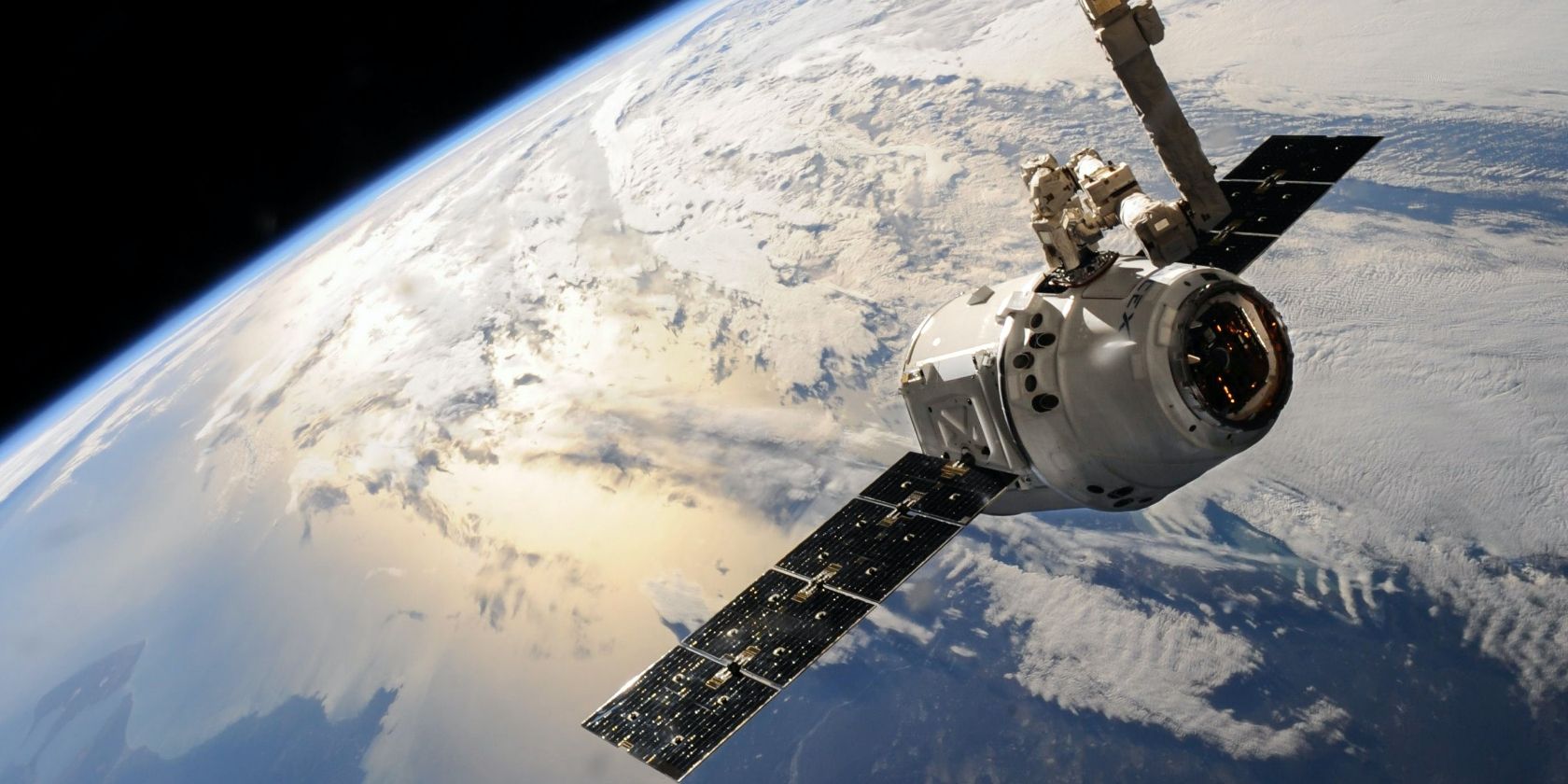 ماهواره SpaceX بر روی زمین