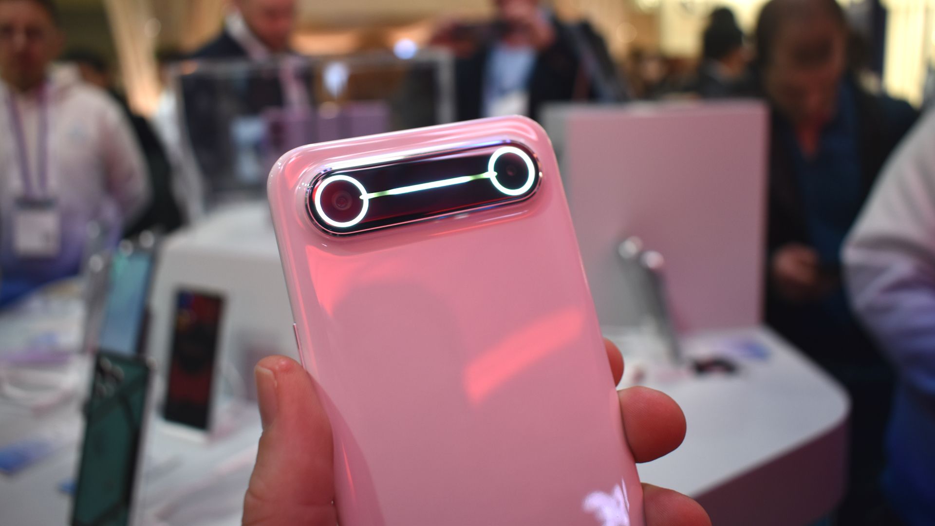 پانل عقب تلفن Tecno Spark Slim Ultra Slim و محفظه دوربین در MWC 2025
