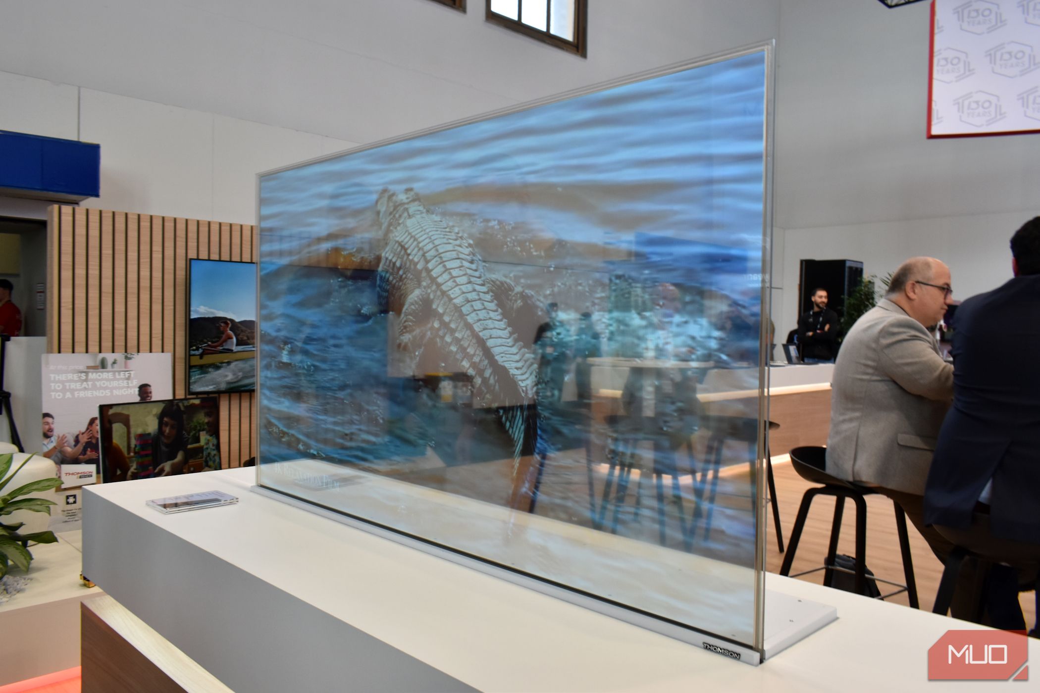 Thomson Scenium OLED تلویزیون شفاف در IFA 2023 در معرض نمایش