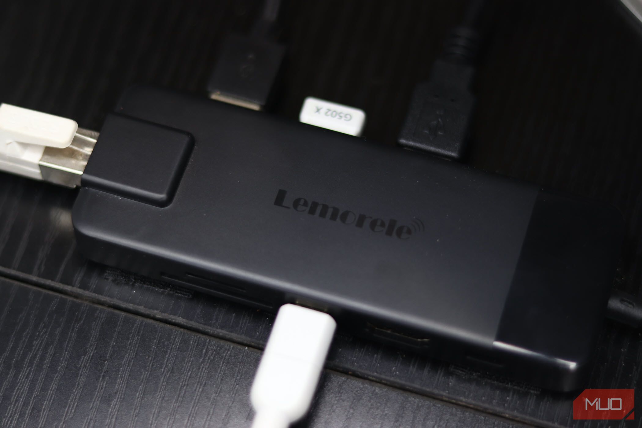 عکس یک مرکز سیاه USB-C