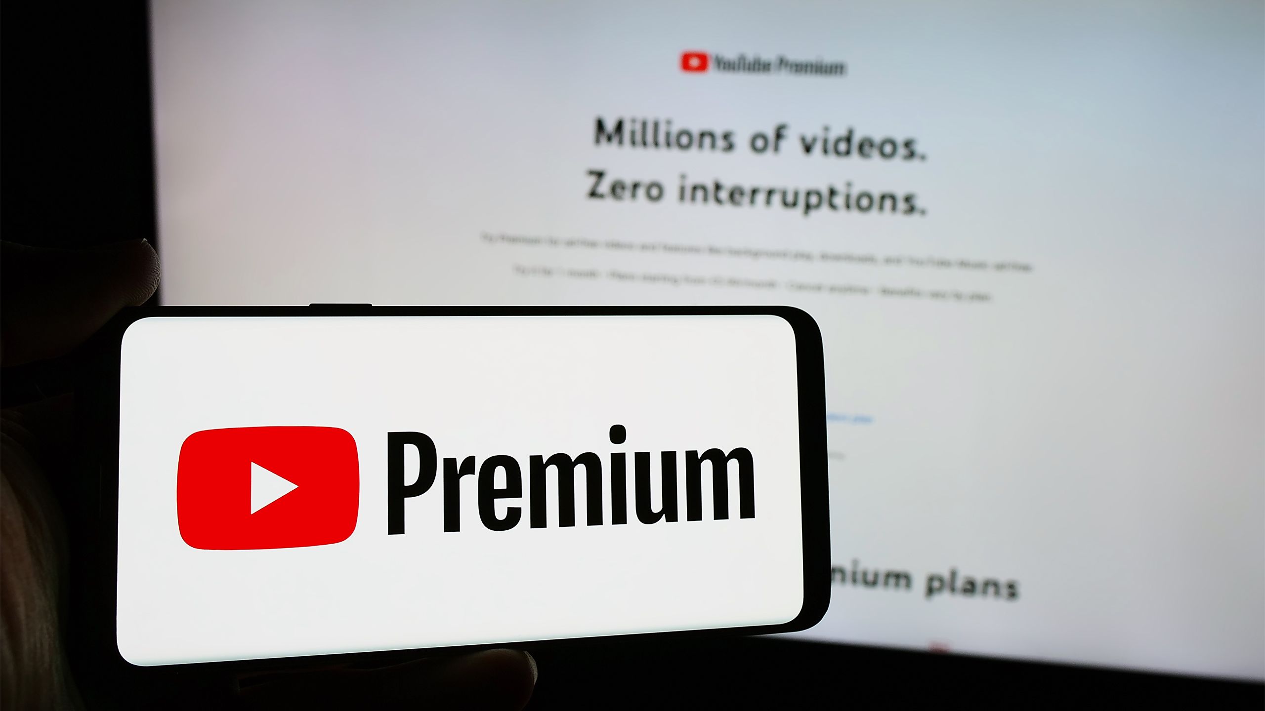 آرم Premium YouTube از طریق تلفن