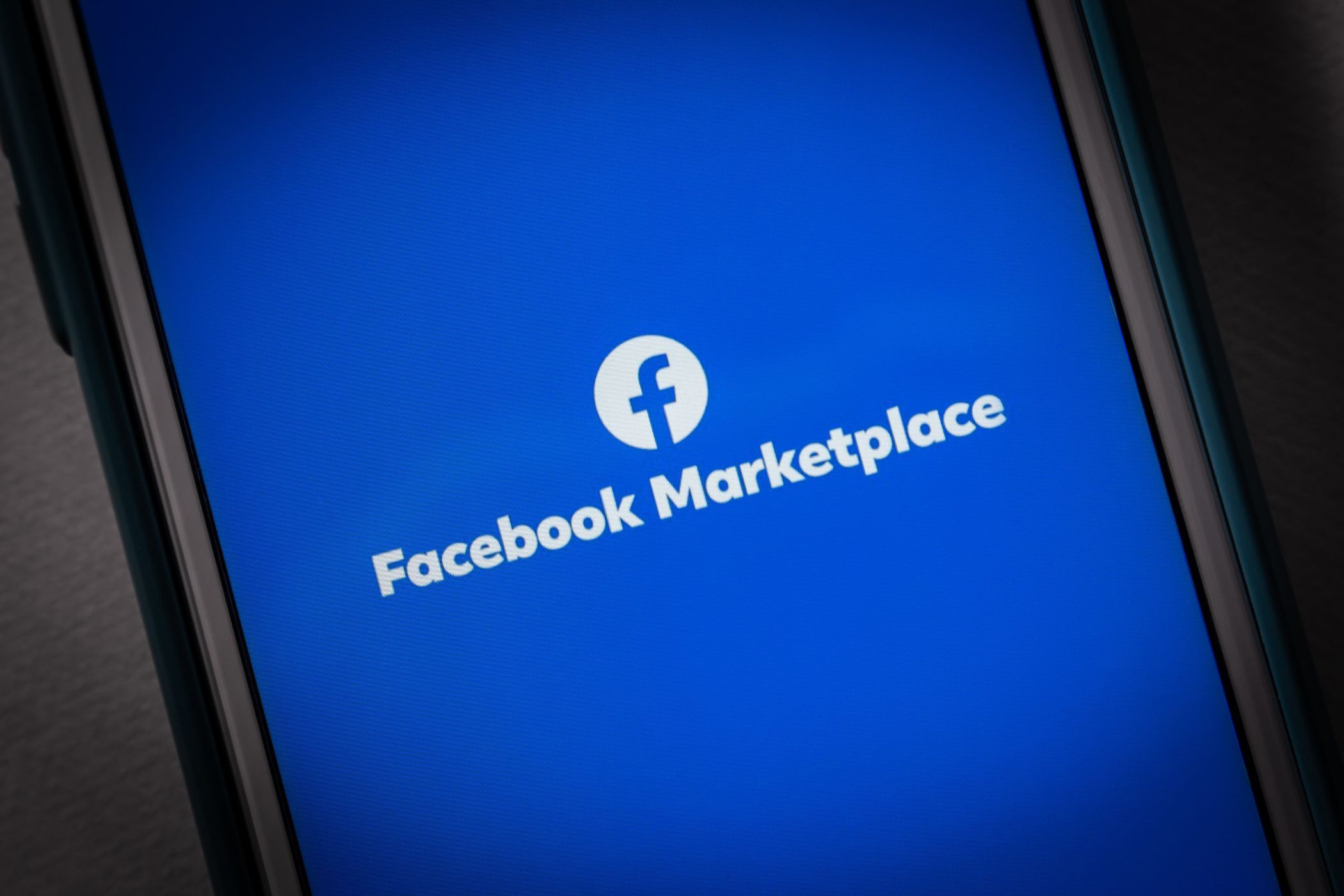 آرم Facebook Marketplace در تلفن هوشمند