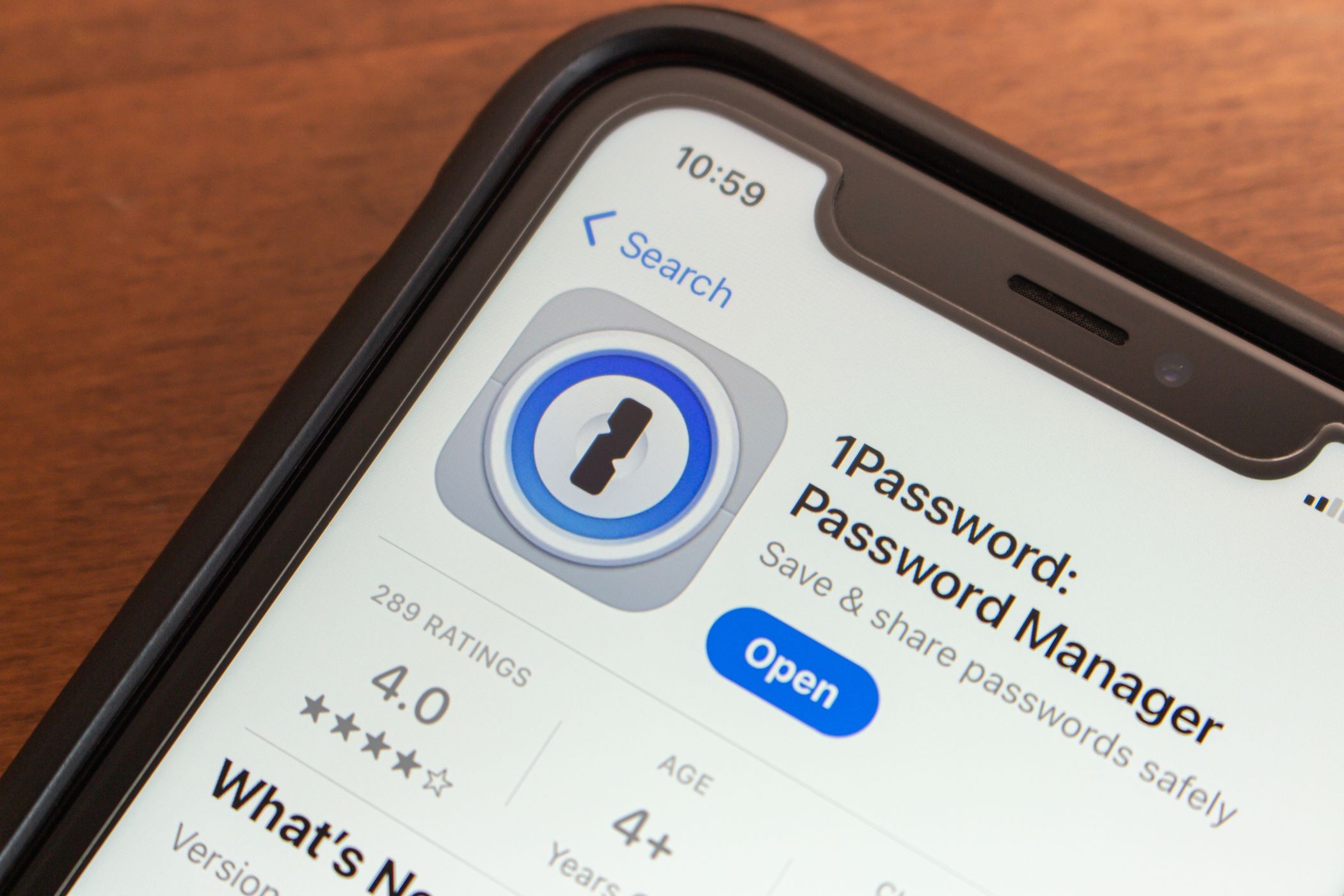 لیست فروشگاه های App 1Password در صفحه تلفن هوشمند.