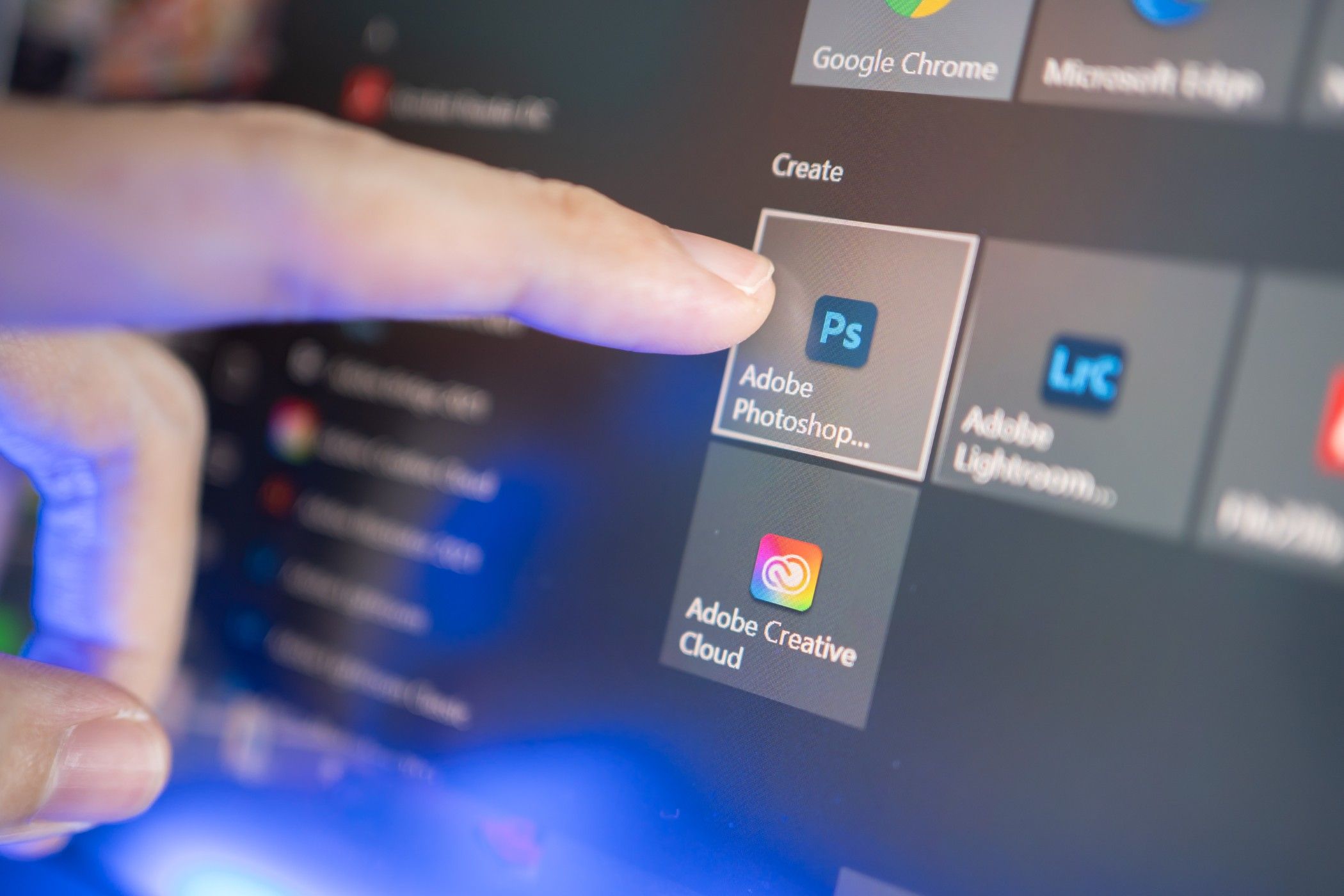 برنامه های Adobe در منوی شروع یک کامپیوتر