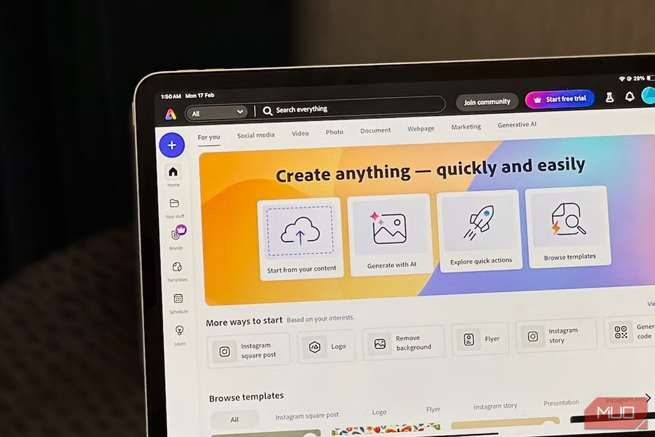 Adobe Express در iPad باز است