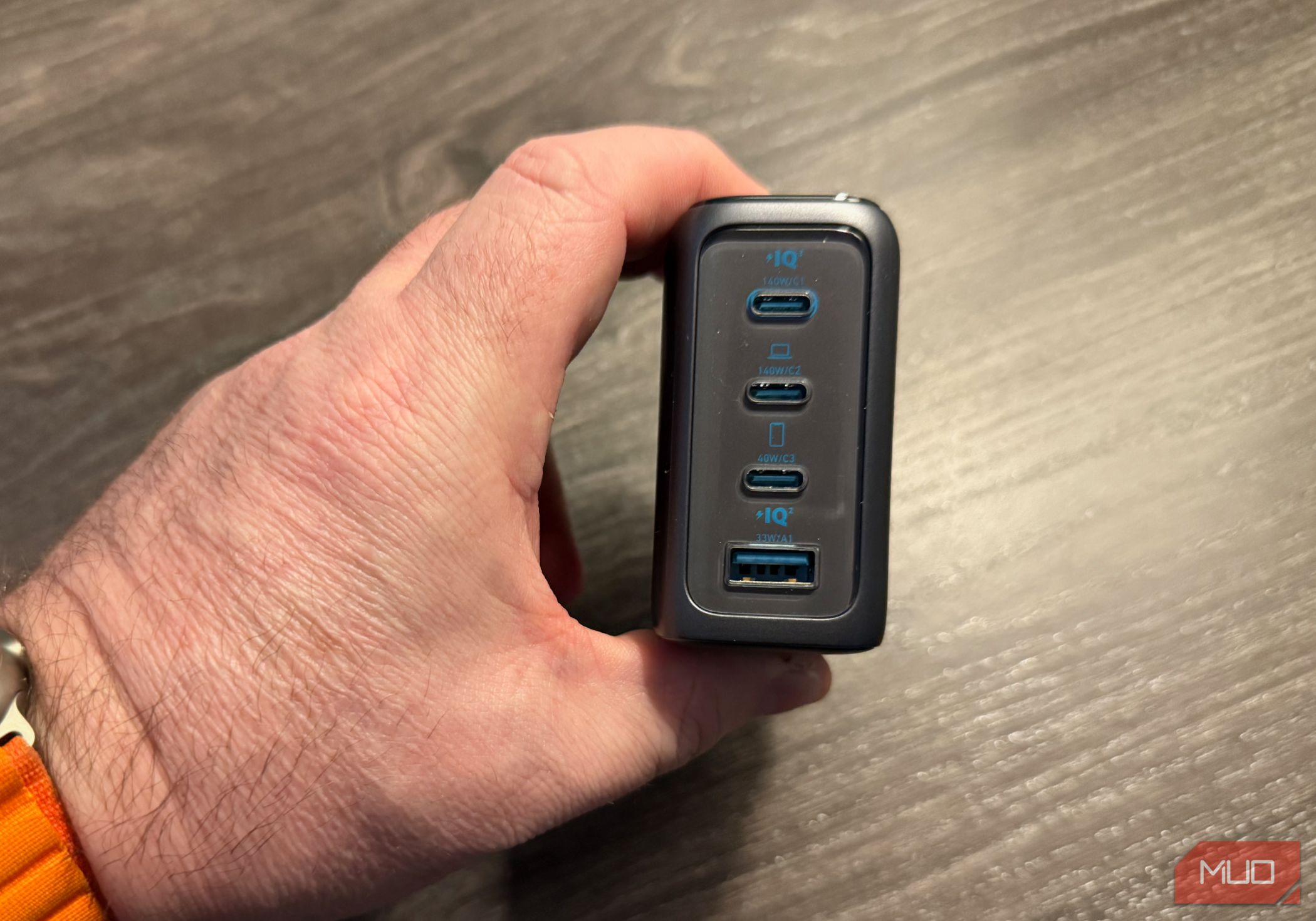 نمای بندر شارژر Anker 140W.