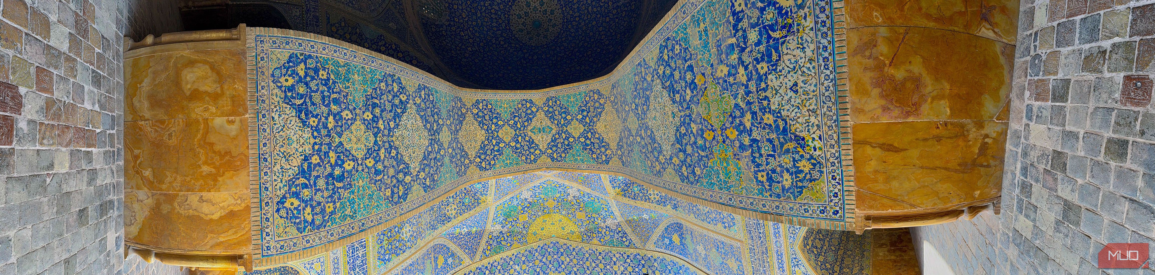 پانورامای عمودی از یک قوس تاریخی 1