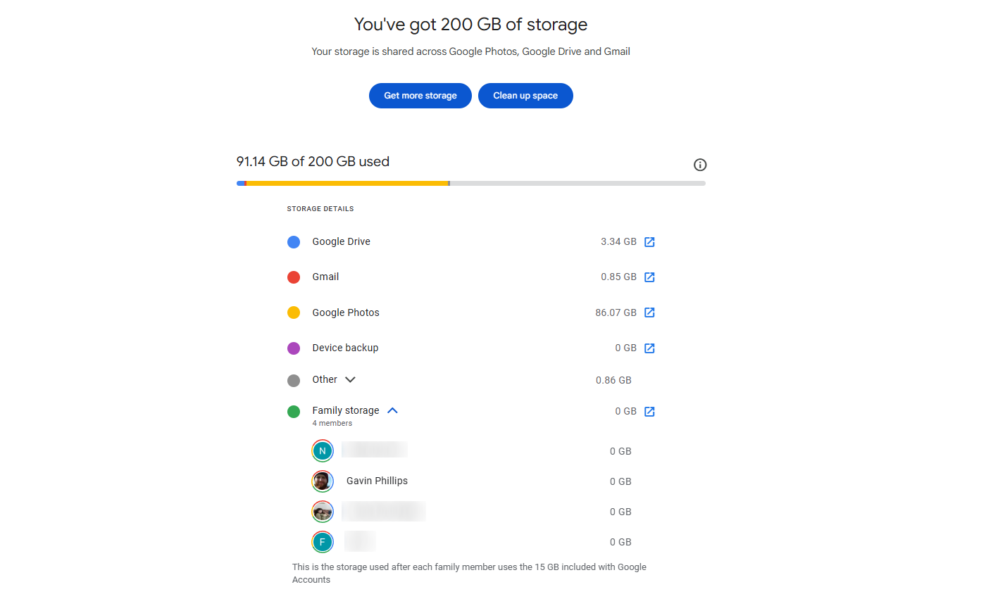 جزئیات حساب ذخیره سازی Google One در لیست.