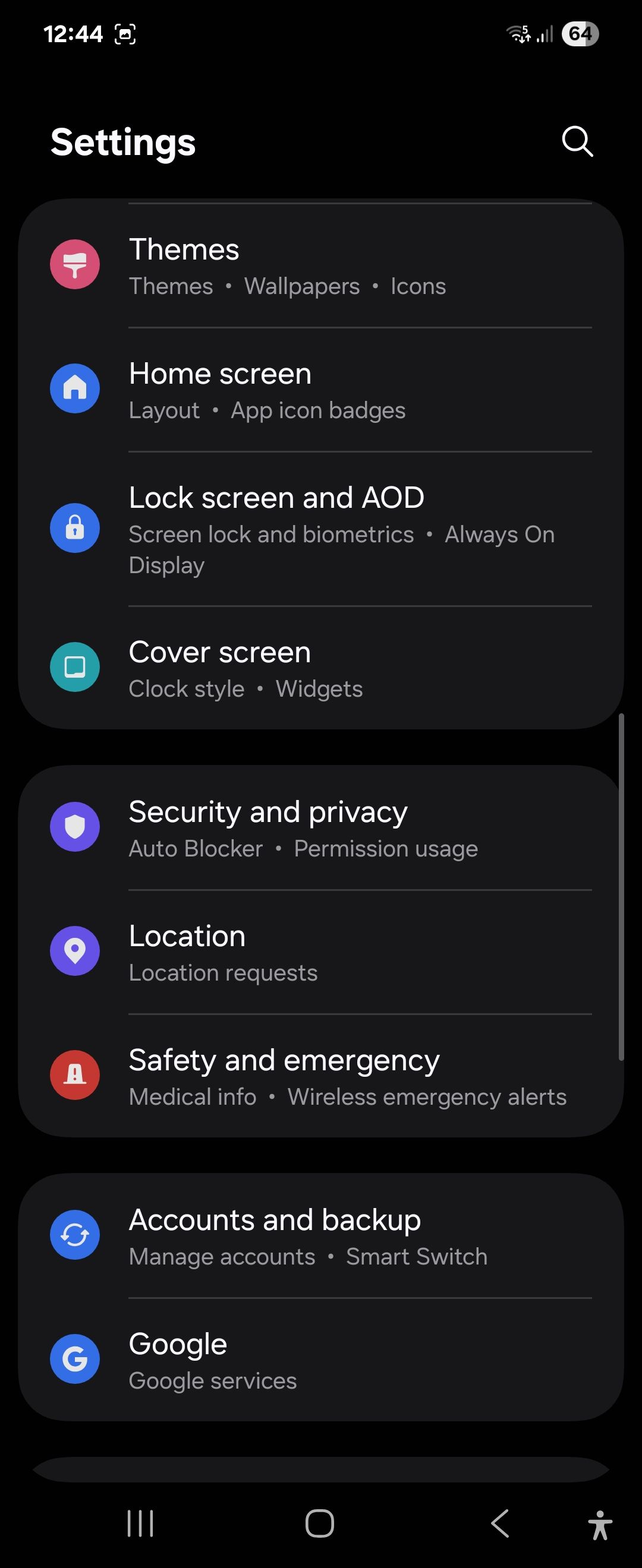 اعلان های زنده و اکنون تنظیمات نوار در Galaxy Z Flip 6 Running One UI 7