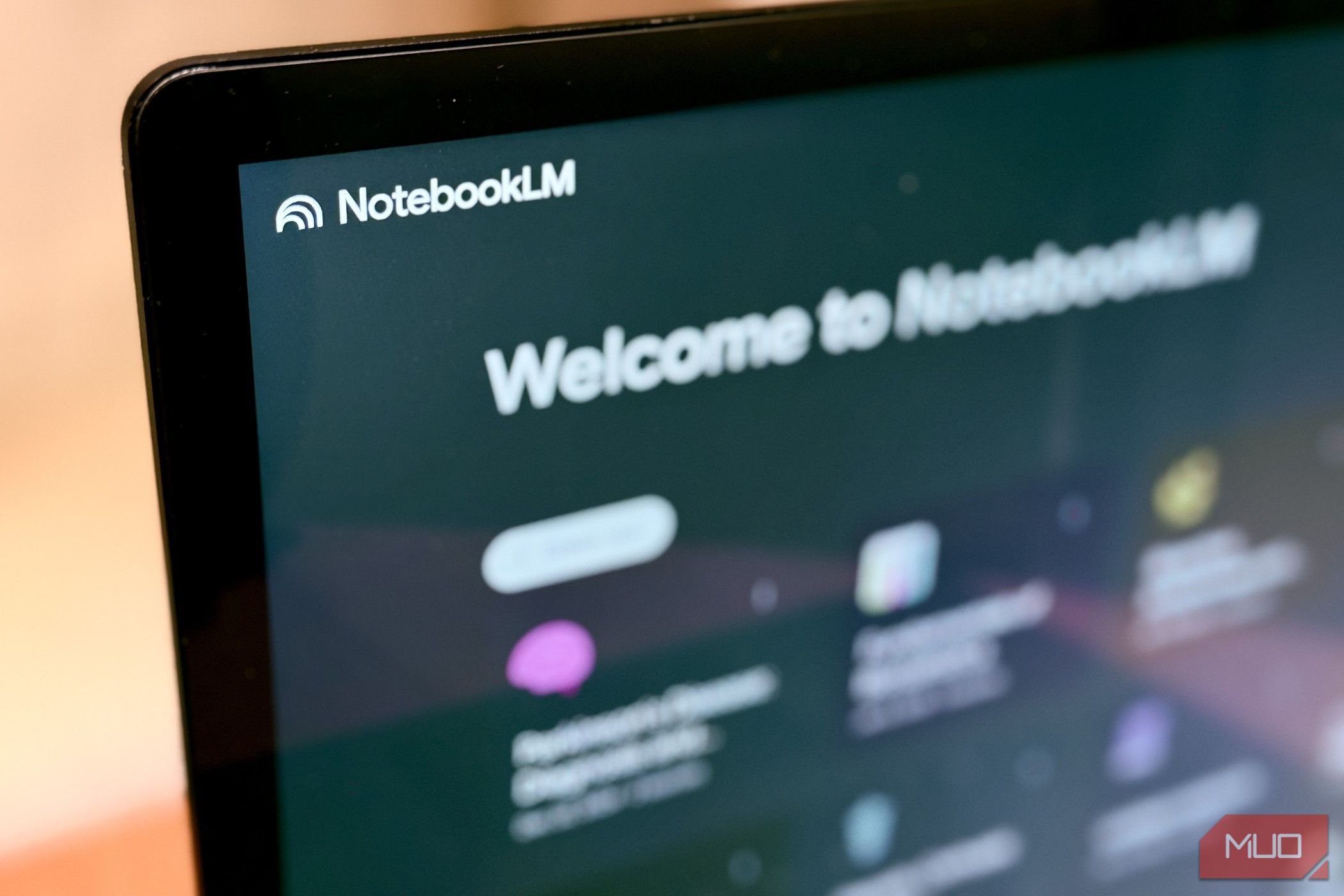 Notebooklm روی صفحه لپ تاپ باز می شود