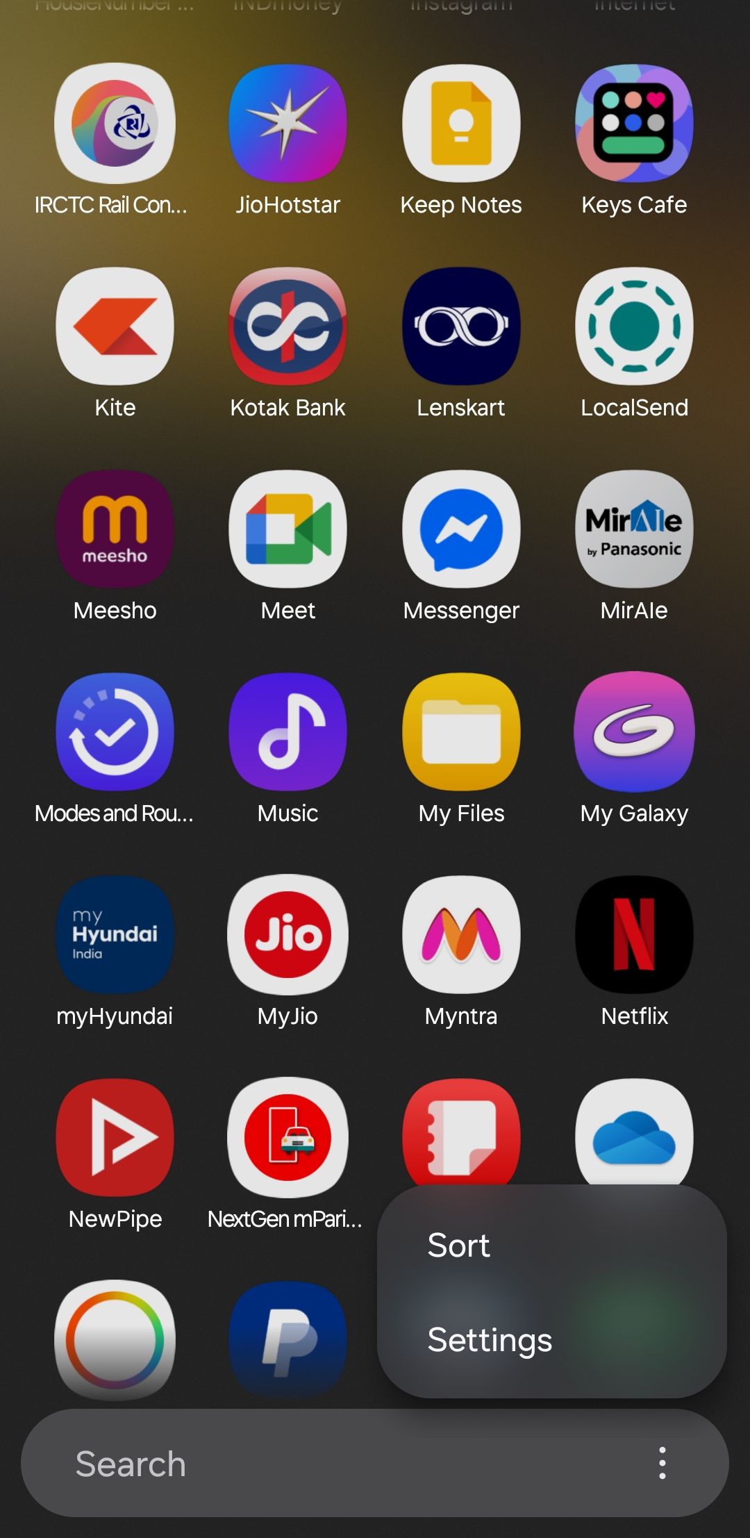 یک کشوی برنامه UI 7 در تلفن سامسونگ