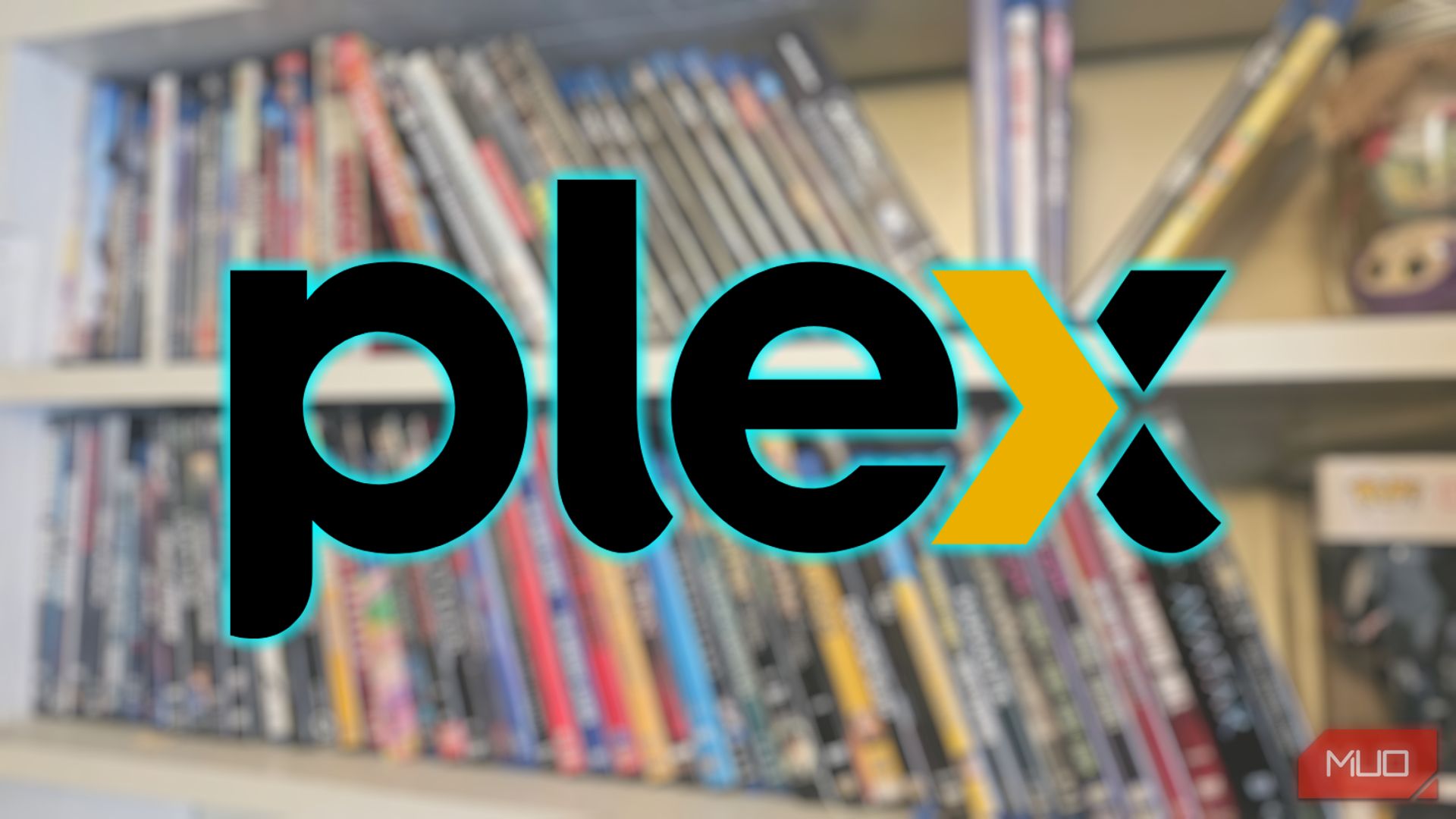 آرم Plex با پس زمینه کتابخانه DVD.