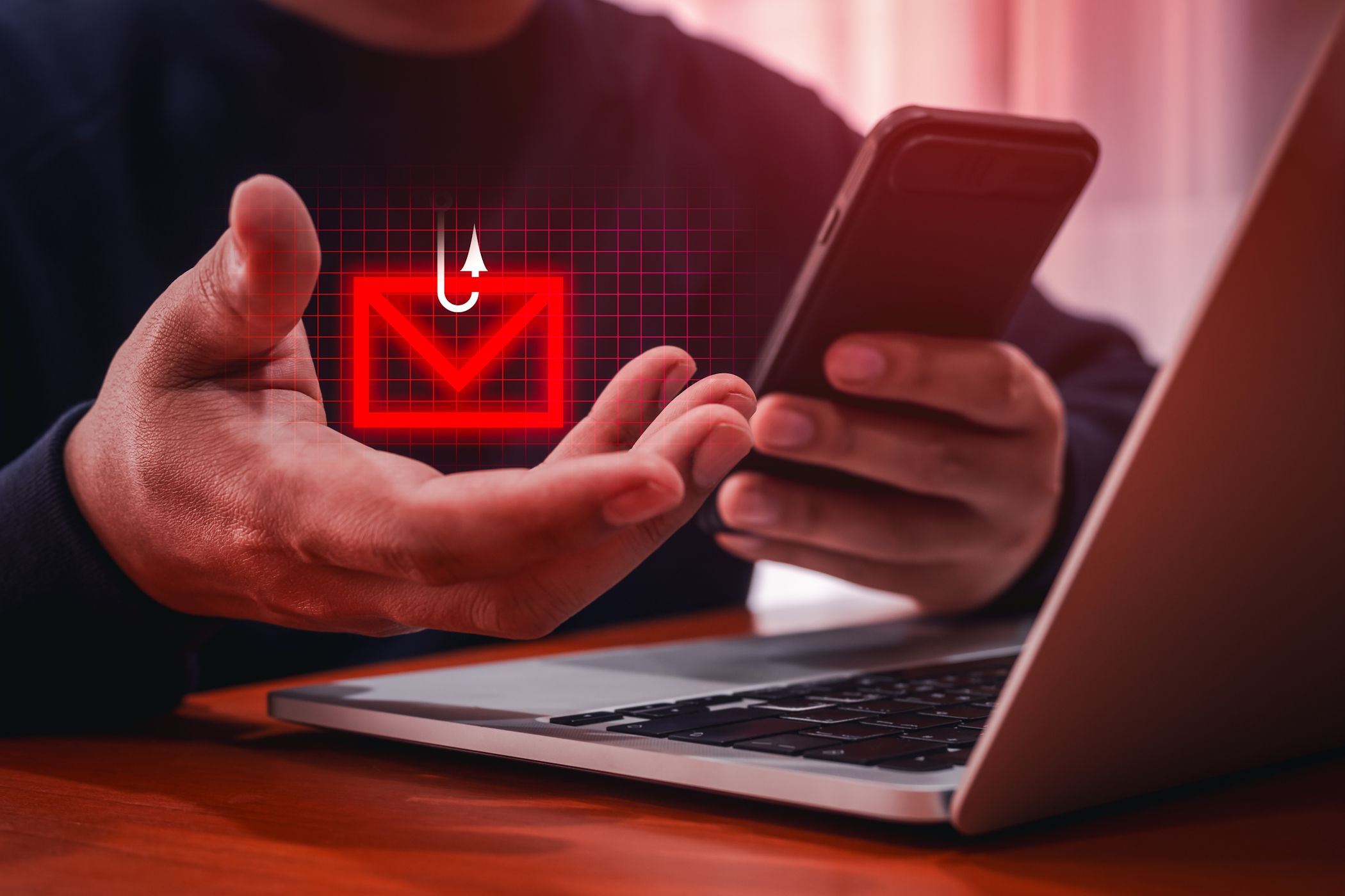 متن را با نماد پاکت کنار لپ تاپ