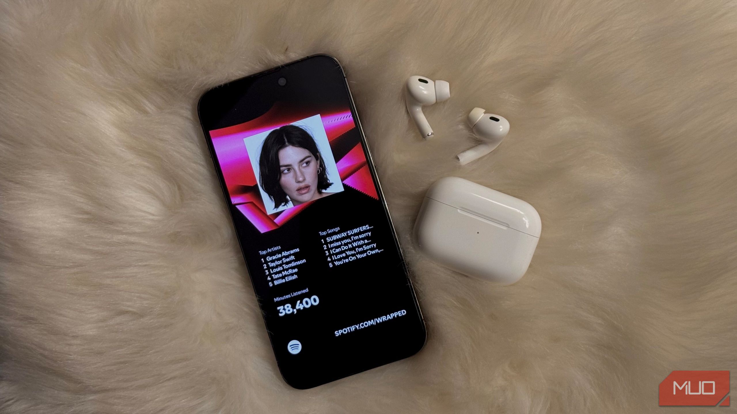 Spotify بسته بندی شده در آیفون و AirPods نمایش داده می شود