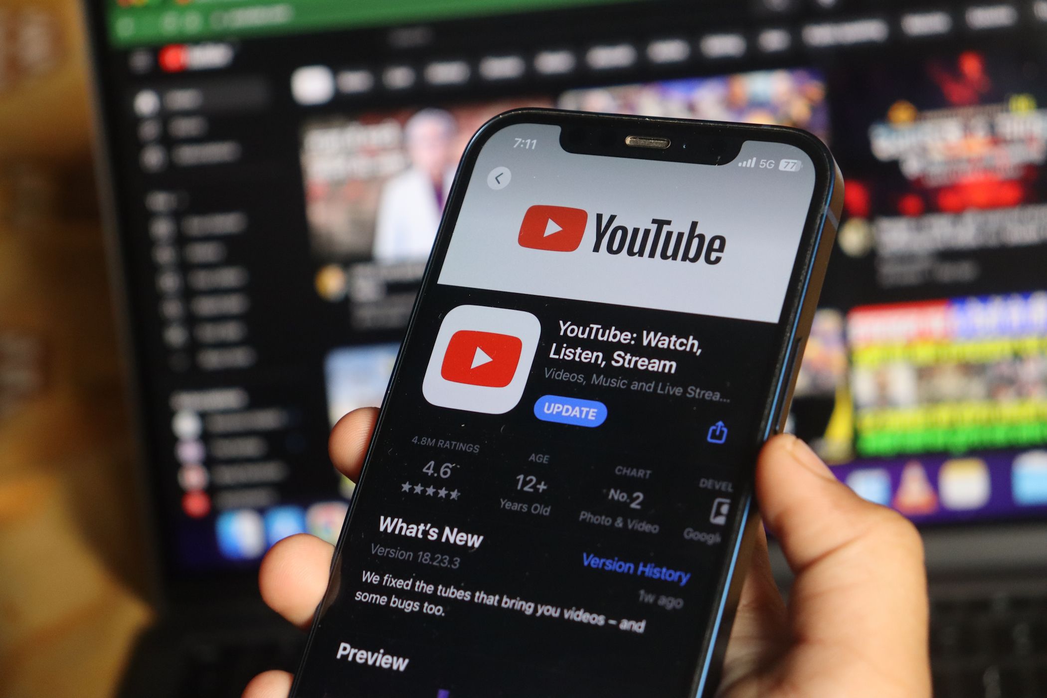 YouTube در صفحه تلفن هوشمند
