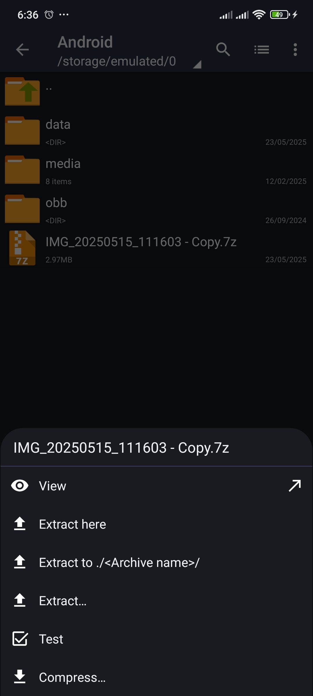 Zarchiver گزینه ای برای استخراج پرونده ها نشان می دهد