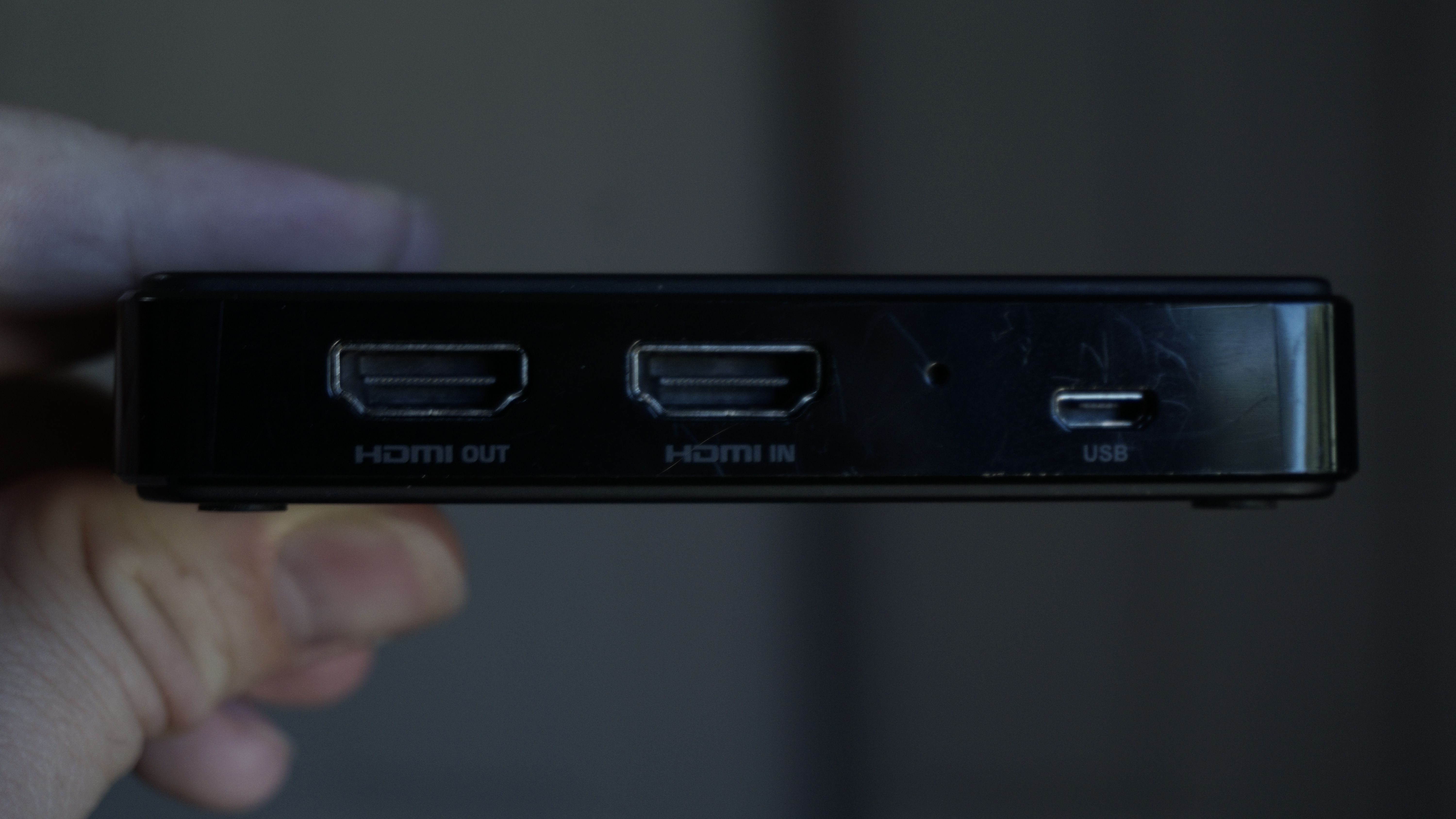 نگه داشتن کارت ضبط و نشان دادن HDMI در داخل/خارج و درگاه های USB