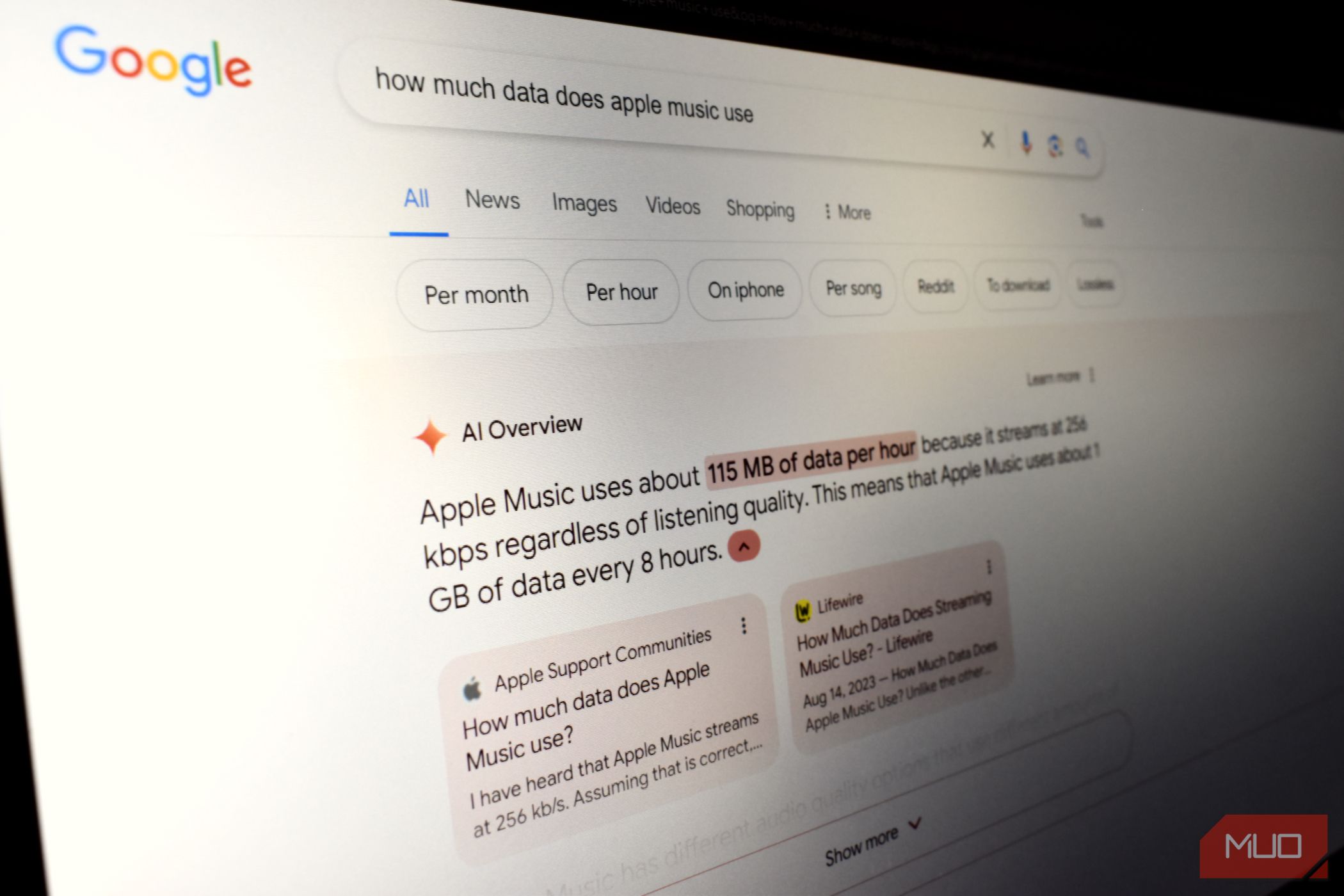 بررسی اجمالی Google AI در صفحه لپ تاپ