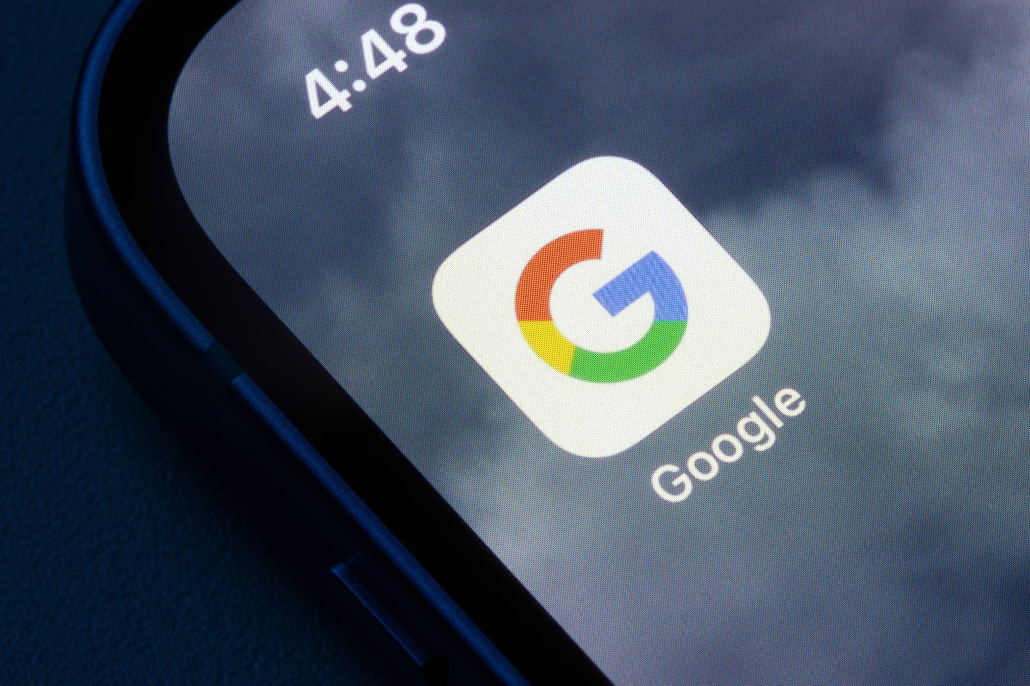 نماد برنامه Google در صفحه اصلی آیفون