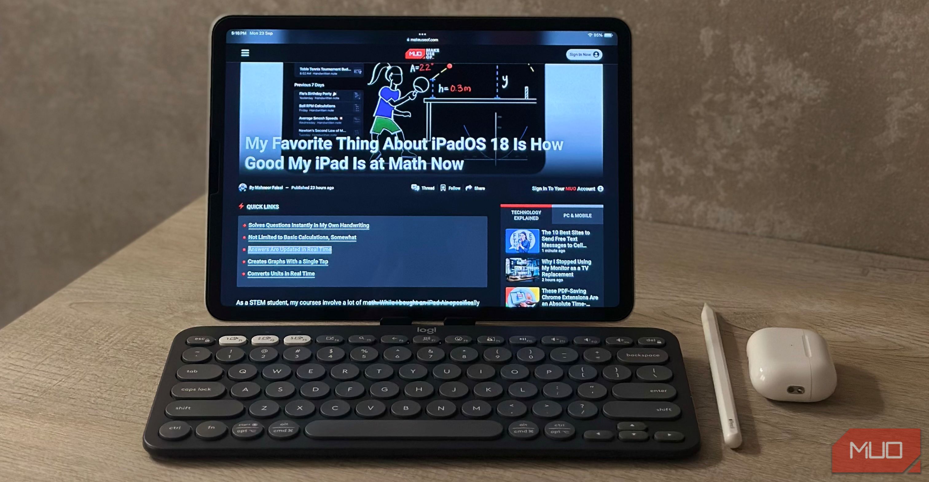 iPad در کنار مداد اپل ، صفحه کلید Logitech Pebble 2 و AirPods که روی یک میز قرار گرفته اند