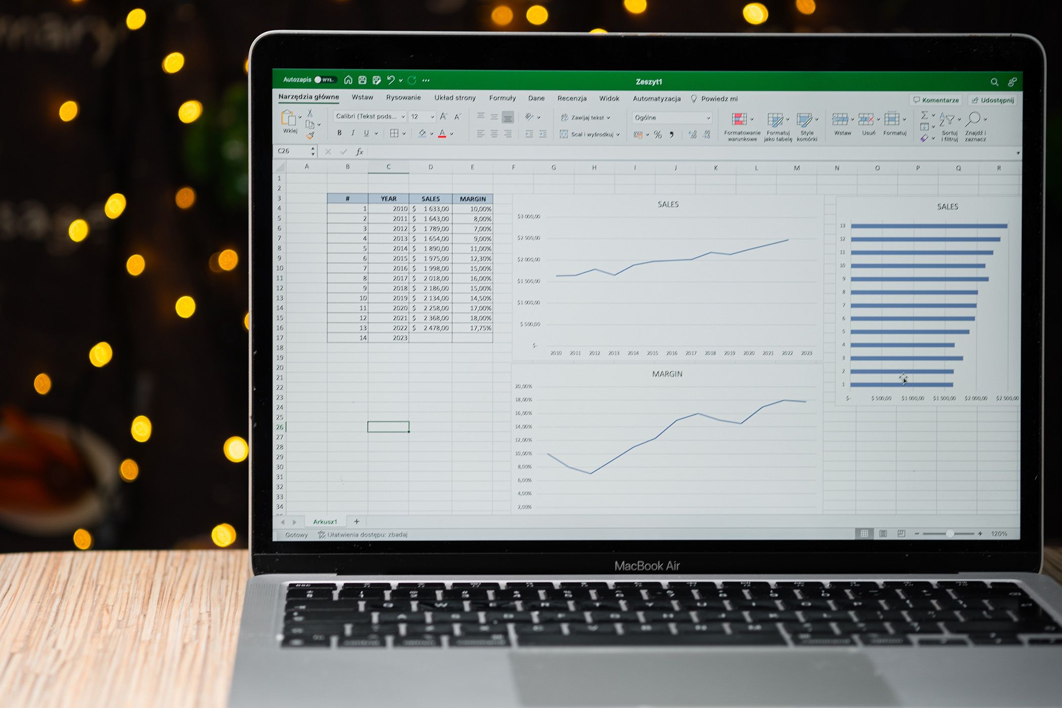Microsoft Excel در صفحه لپ تاپ MacBook Air