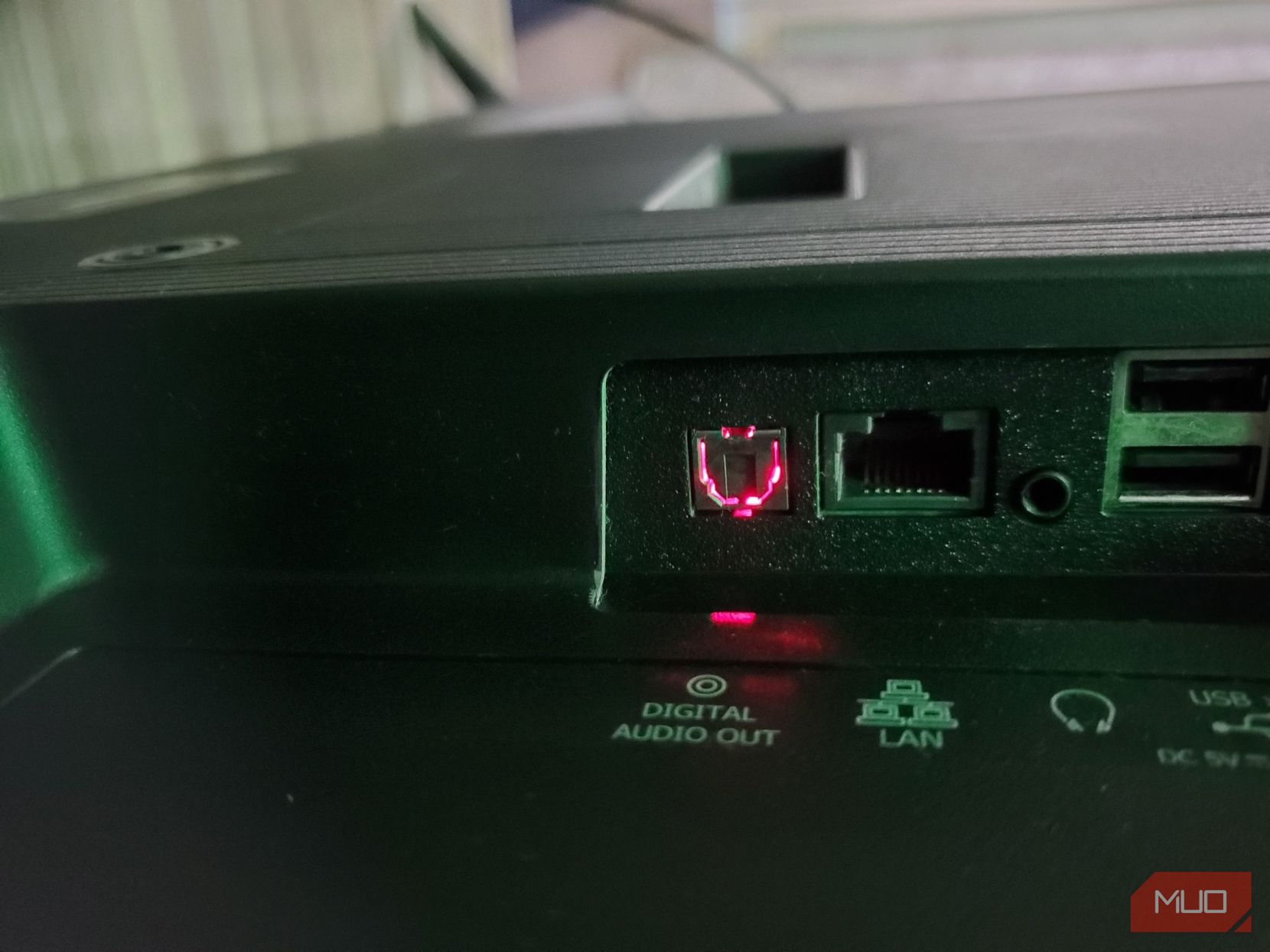 درگاه صوتی نوری از یک smarttv hisense