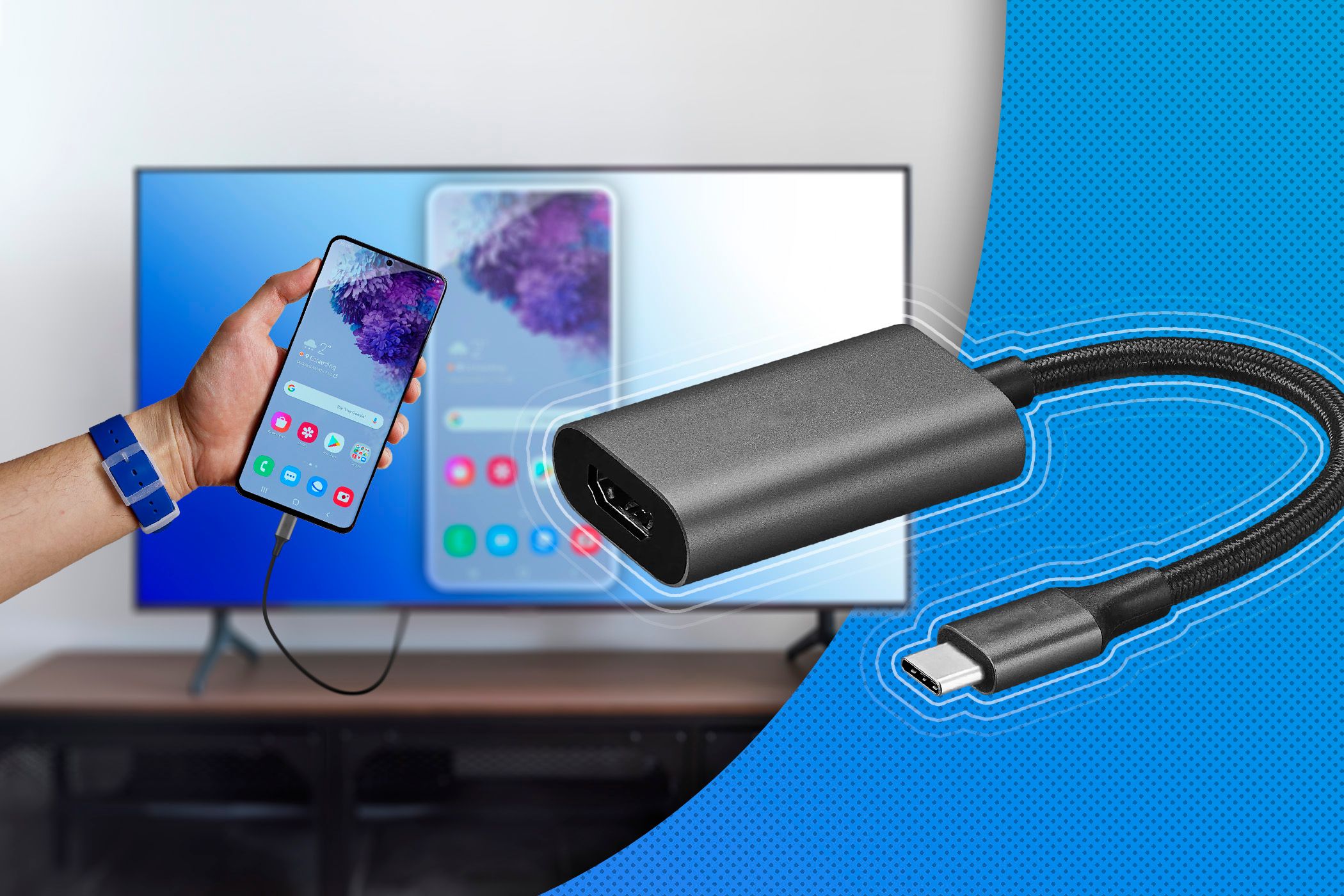 دستی که تلفن متصل به تلویزیون با USB-C به آداپتور HDMI در کنار آن است.