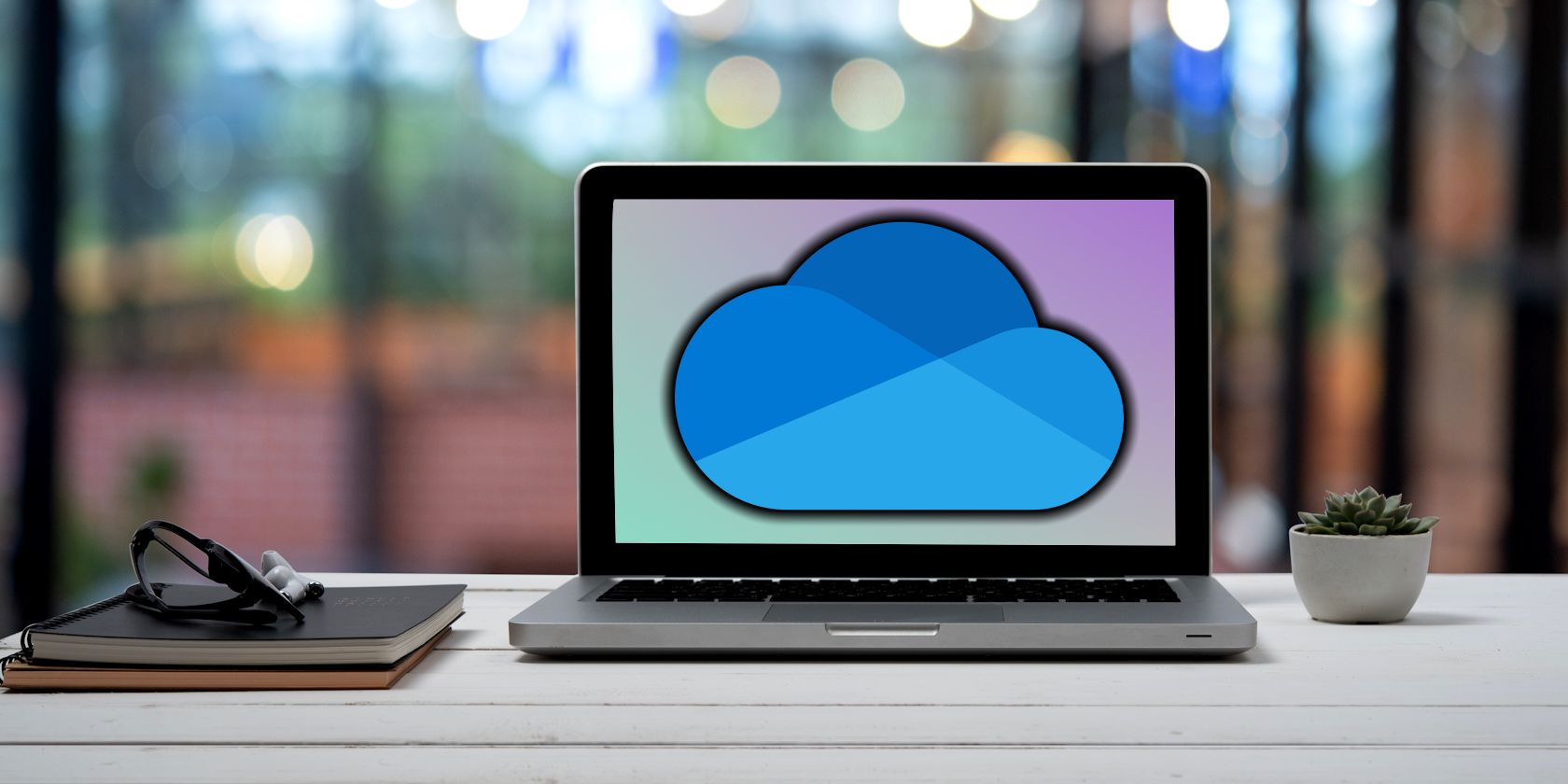 آرم Microsoft OneDrive روی صفحه لپ تاپ