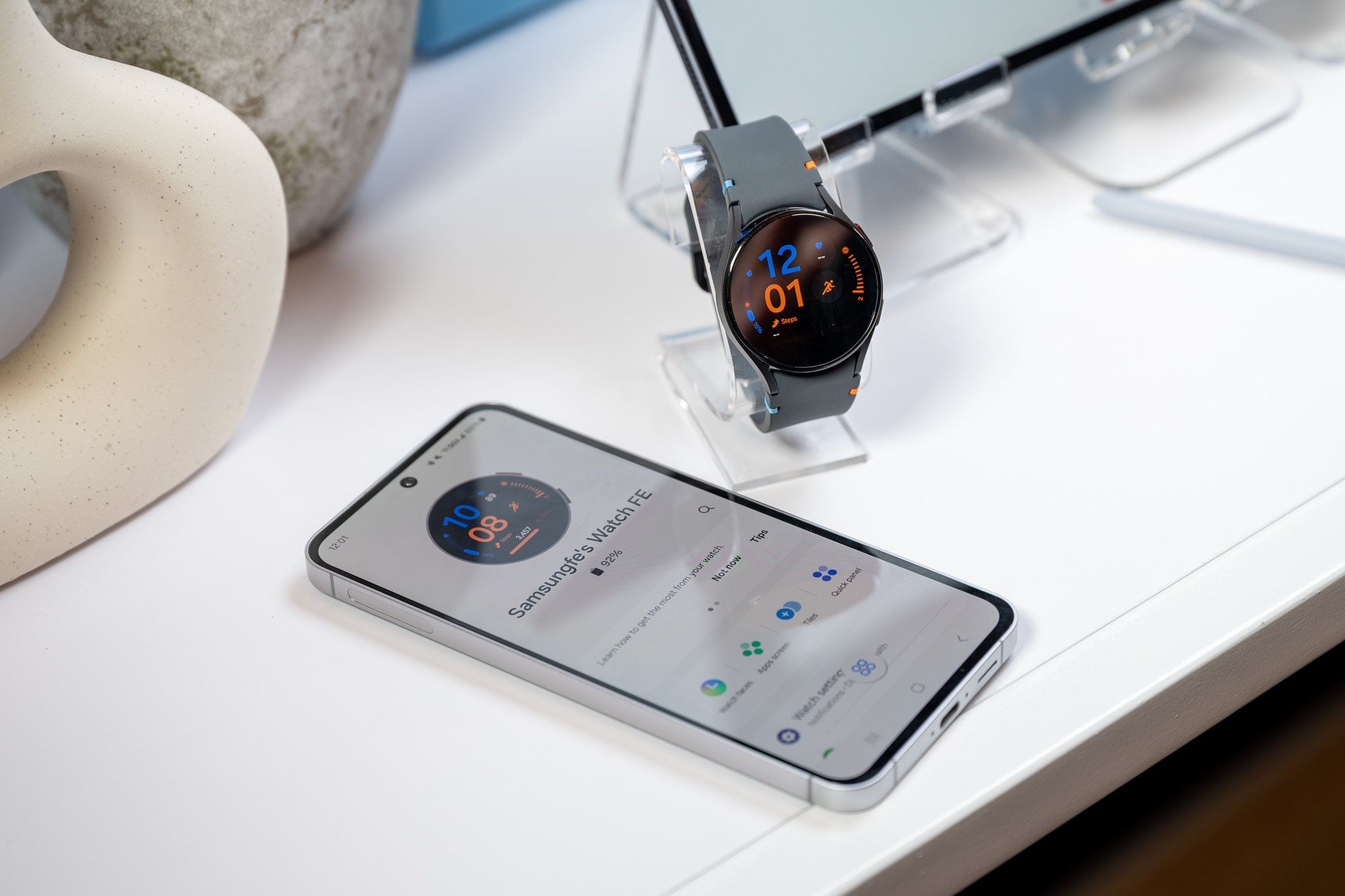 سامسونگ Galaxy S24 Fe به Galaxy Watch LTE متصل شده است