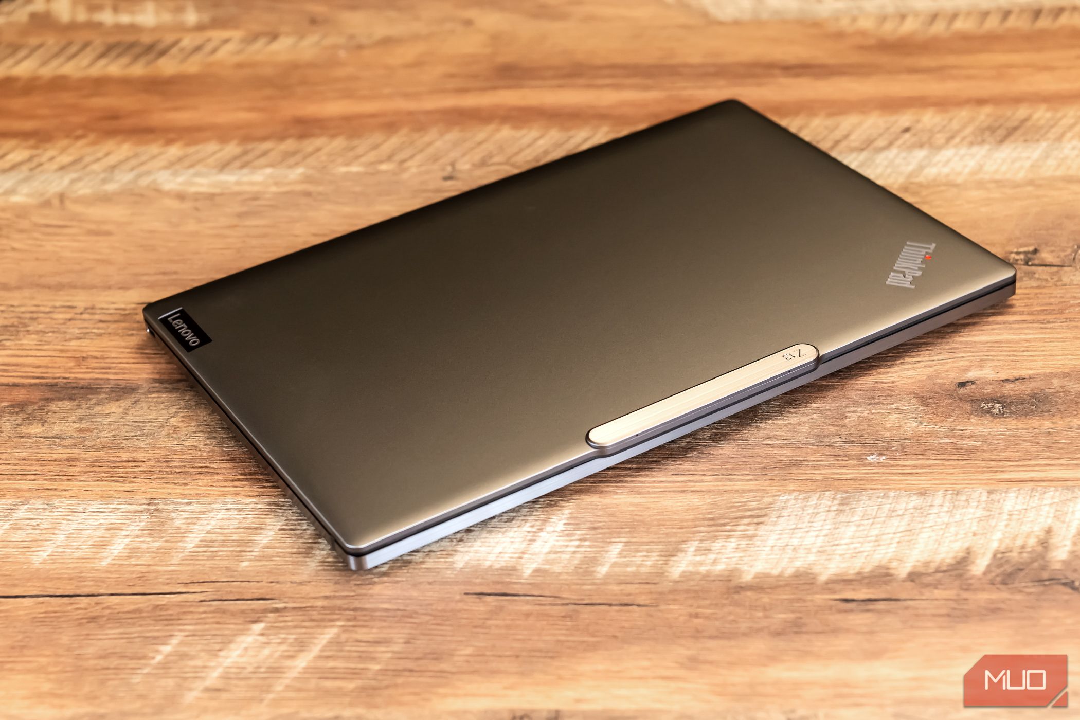 لپ تاپ بسته Lenovo Z13 Gen 2