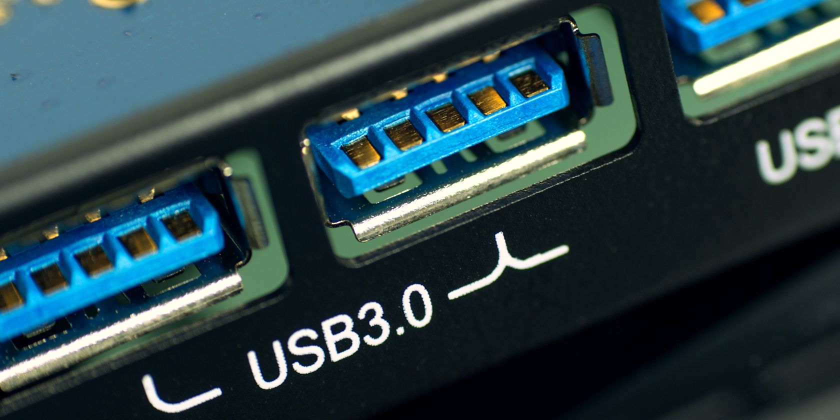 پورت USB 3 نمای نزدیک