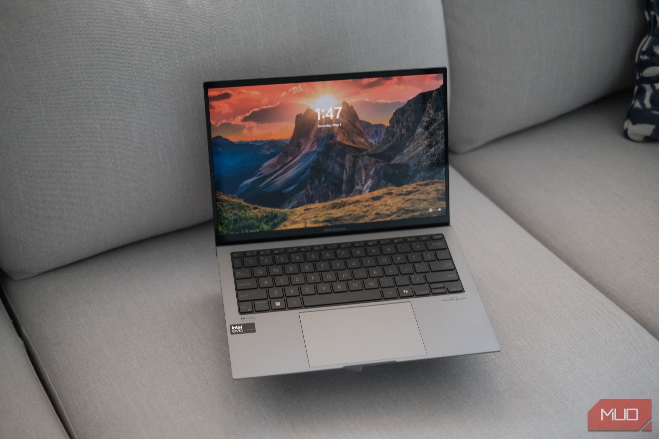 صفحه نمایش OLED ASUS ZenBook S 13 روشن شد