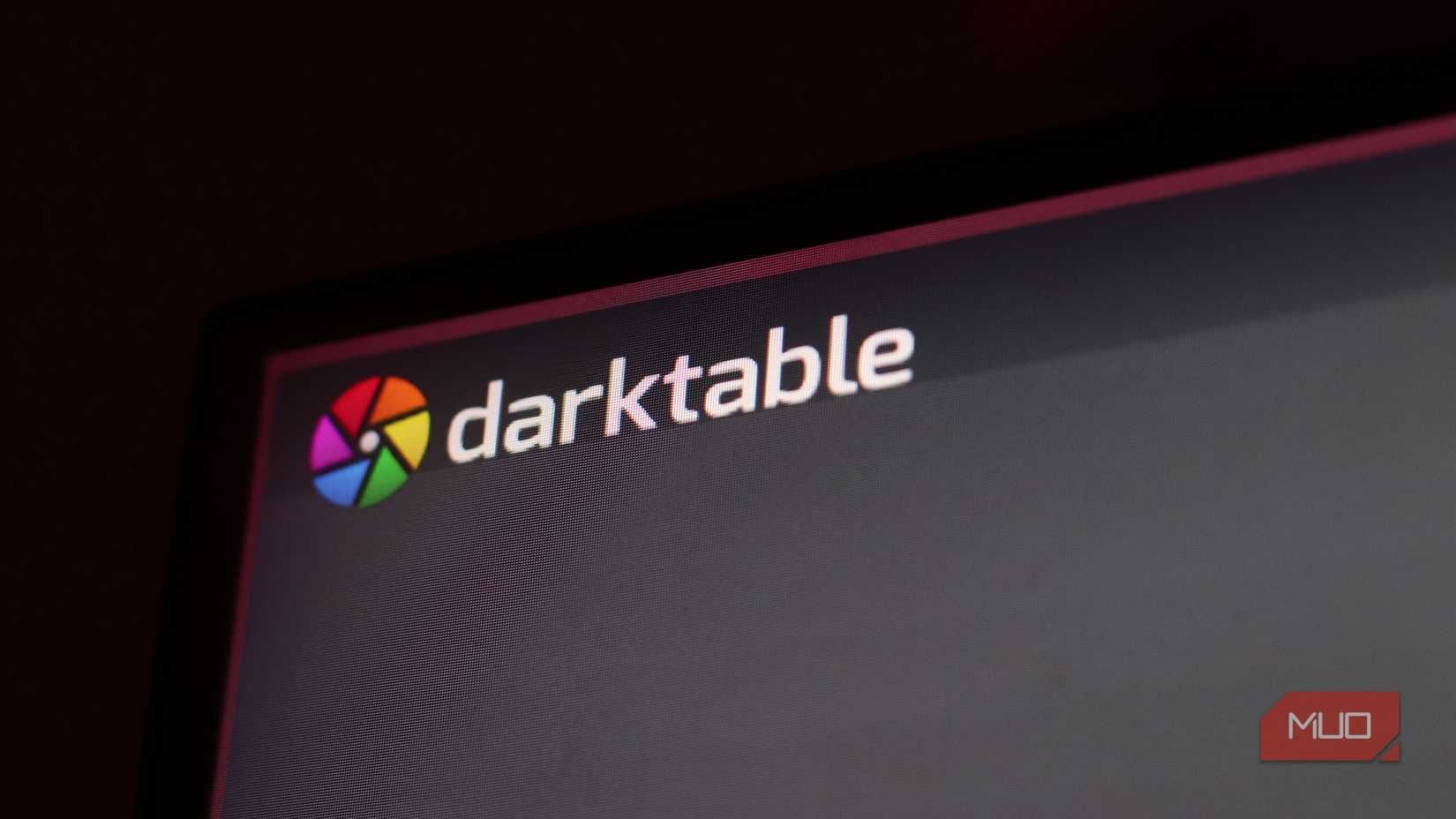 آرم Darktable در وب سایت خود در مرورگر ذن