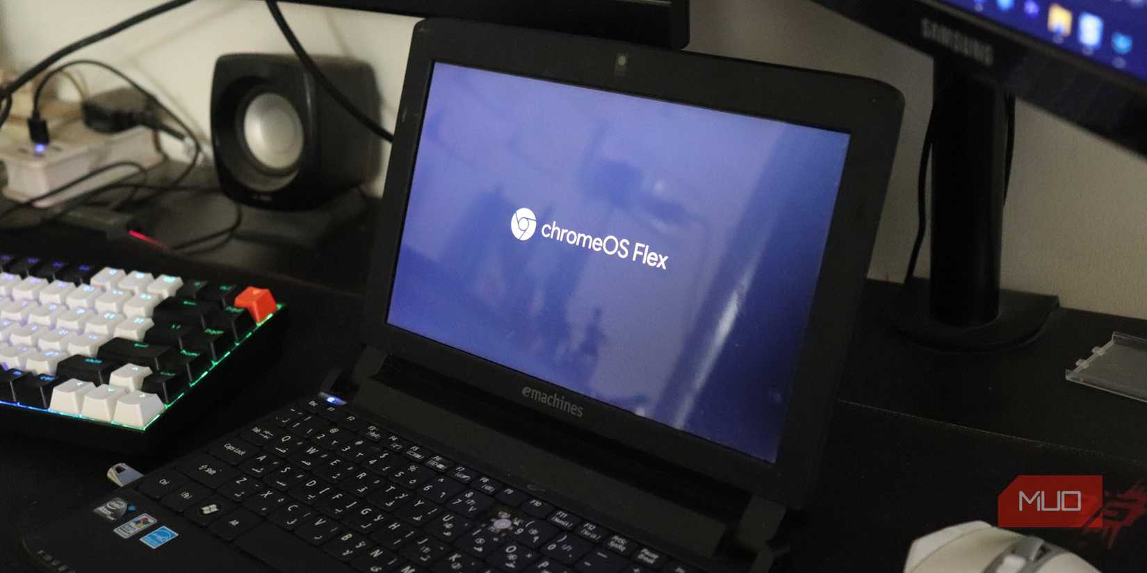 تصویر نشان دادن نت بوک در حال اجرا Chromeos Flex