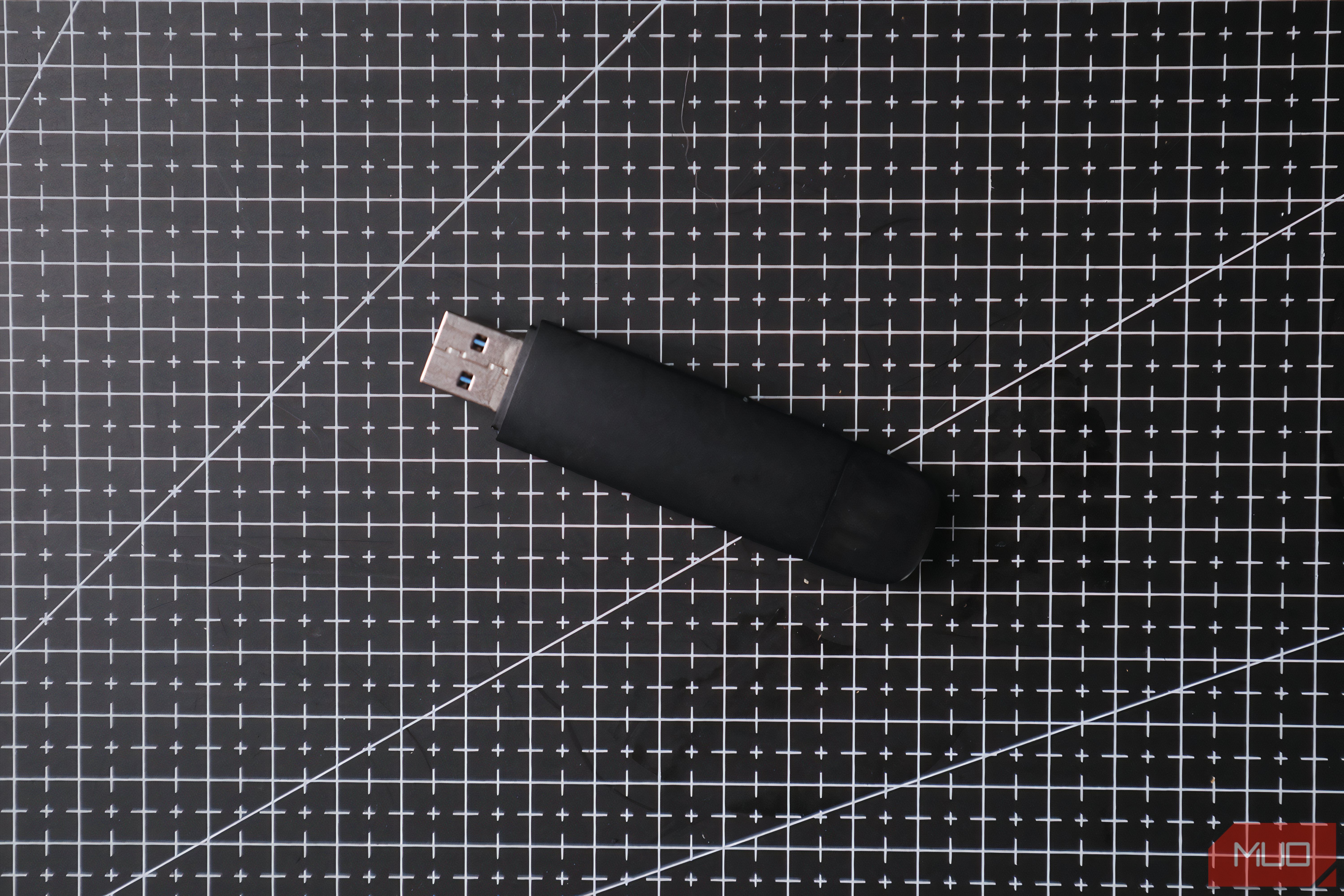 درایو فلش USB برای تعمیر رایانه.
