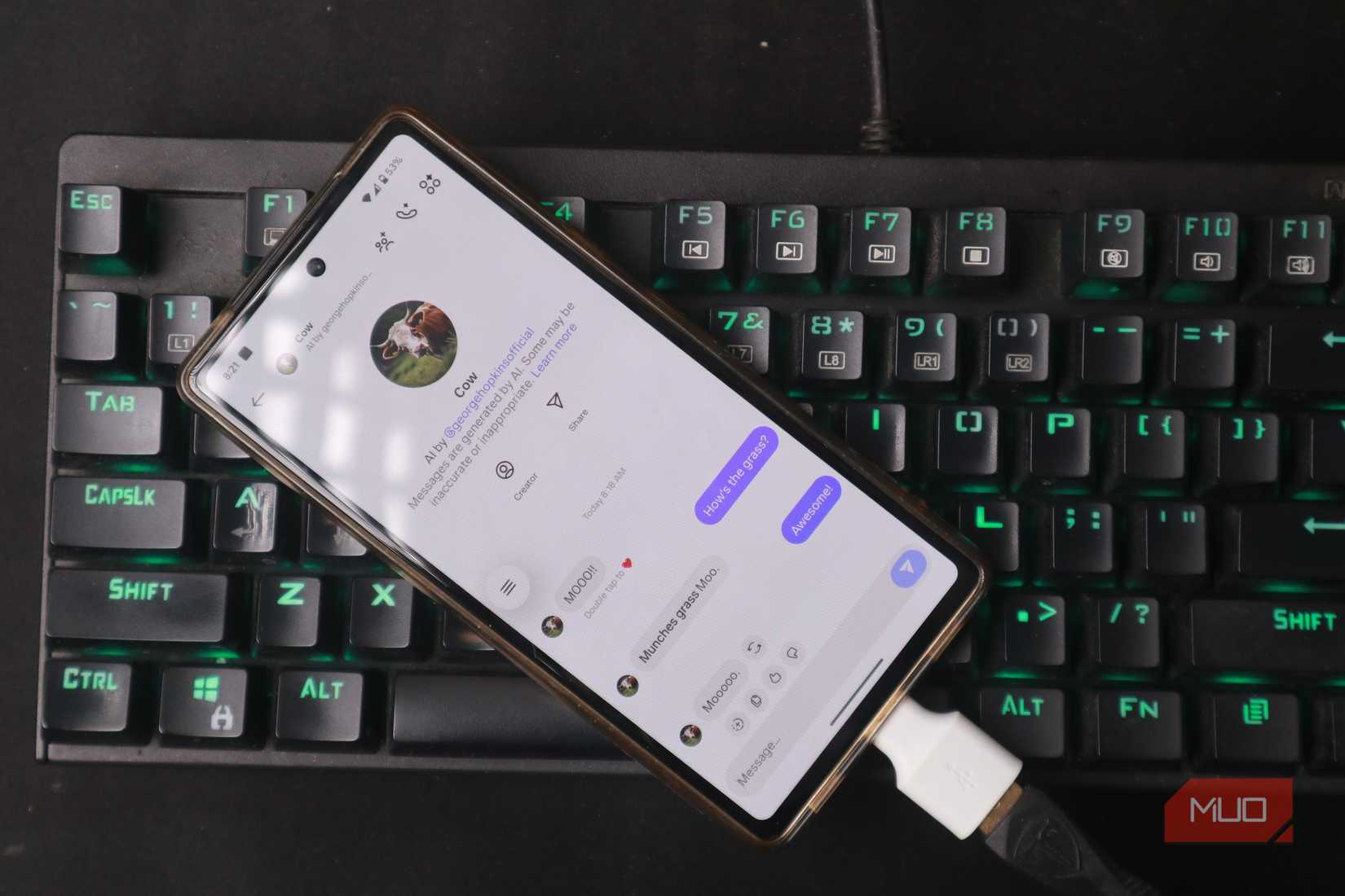 تلفن هوشمند متصل به صفحه کلید با استفاده از USB-C